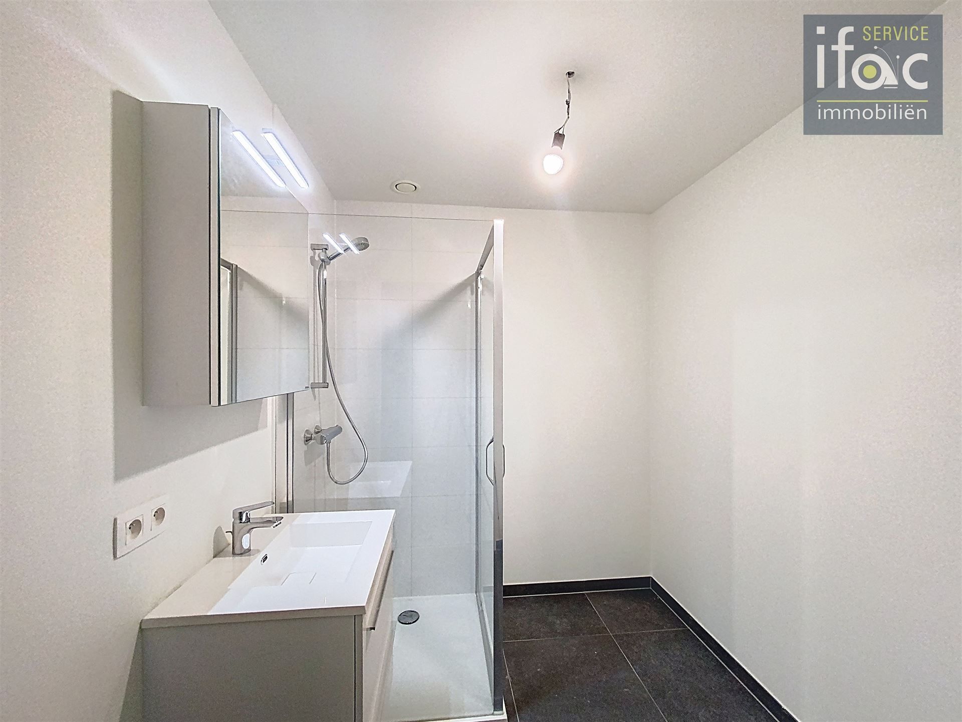 Nieuwbouw appartement met terras en ondergrondse staanplaats foto 12