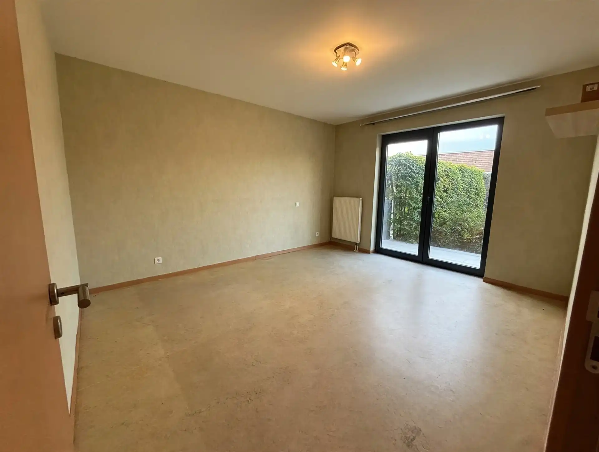 Gelijkvloers appartement met stadstuin en garage nabij het centrum van Aalst foto 6
