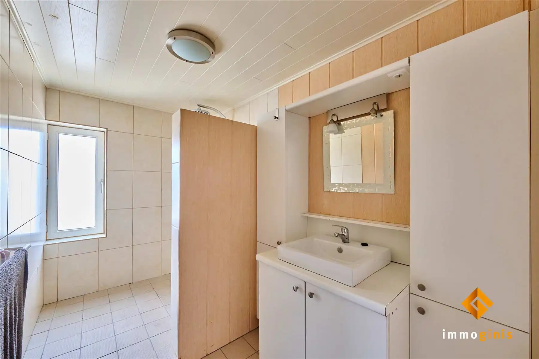 Verrassend ruime, te renoveren woning met 3 slaapkamers en uitbreidingsmogelijkheden op zolder! foto 14