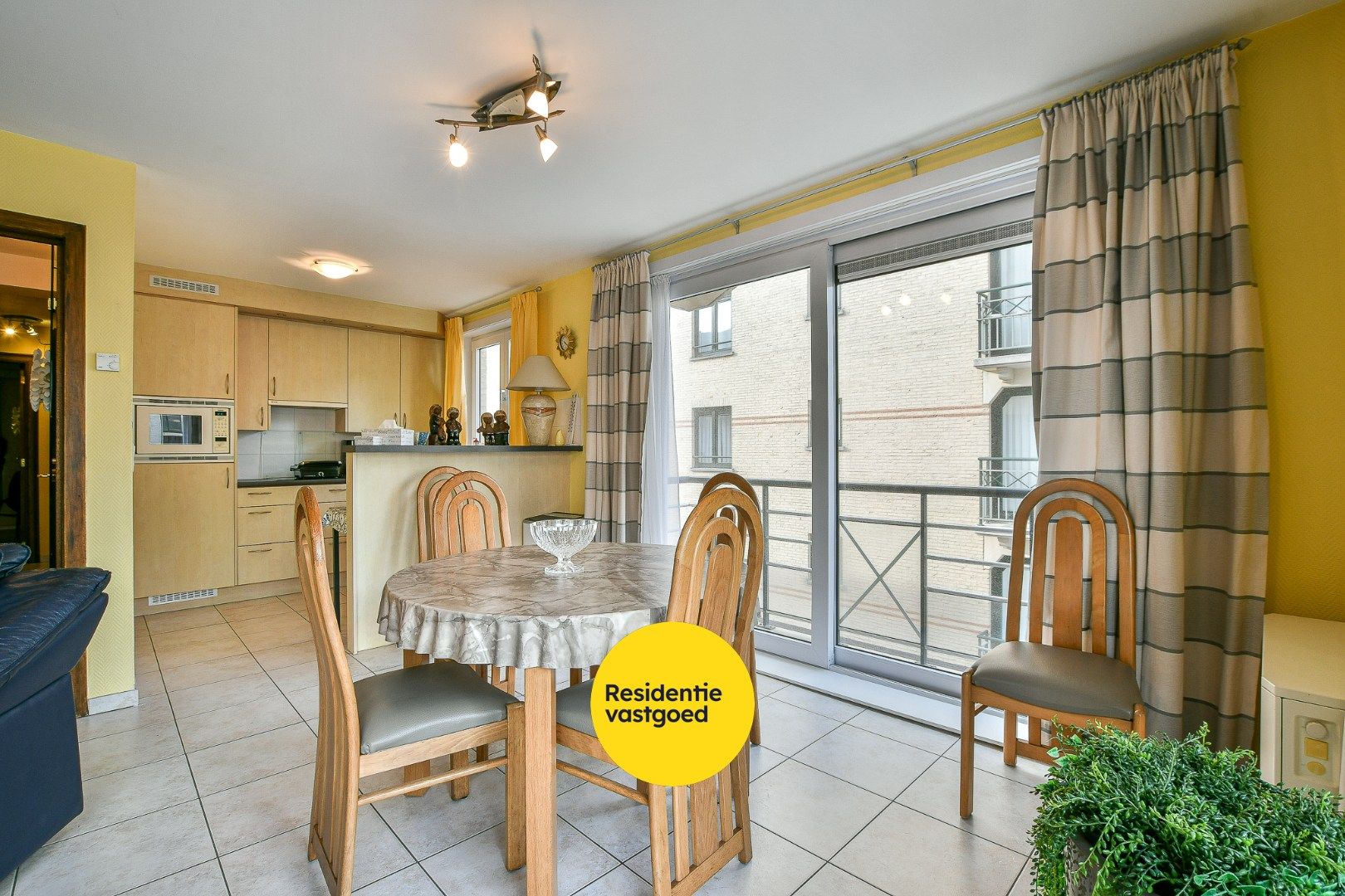 Appartement met 2 slaapkamers op wandelafstand van strand en zee te Wenduine foto 2