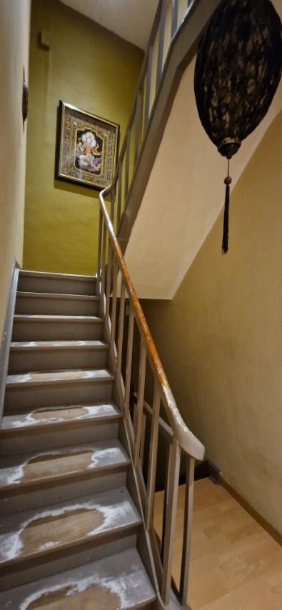 Ruime EENGEZINSWONING met grote leefruimten, 2 slaapkamers en mooi terras, woning met mogelijkheden, op 1 are 33 ca. foto 23