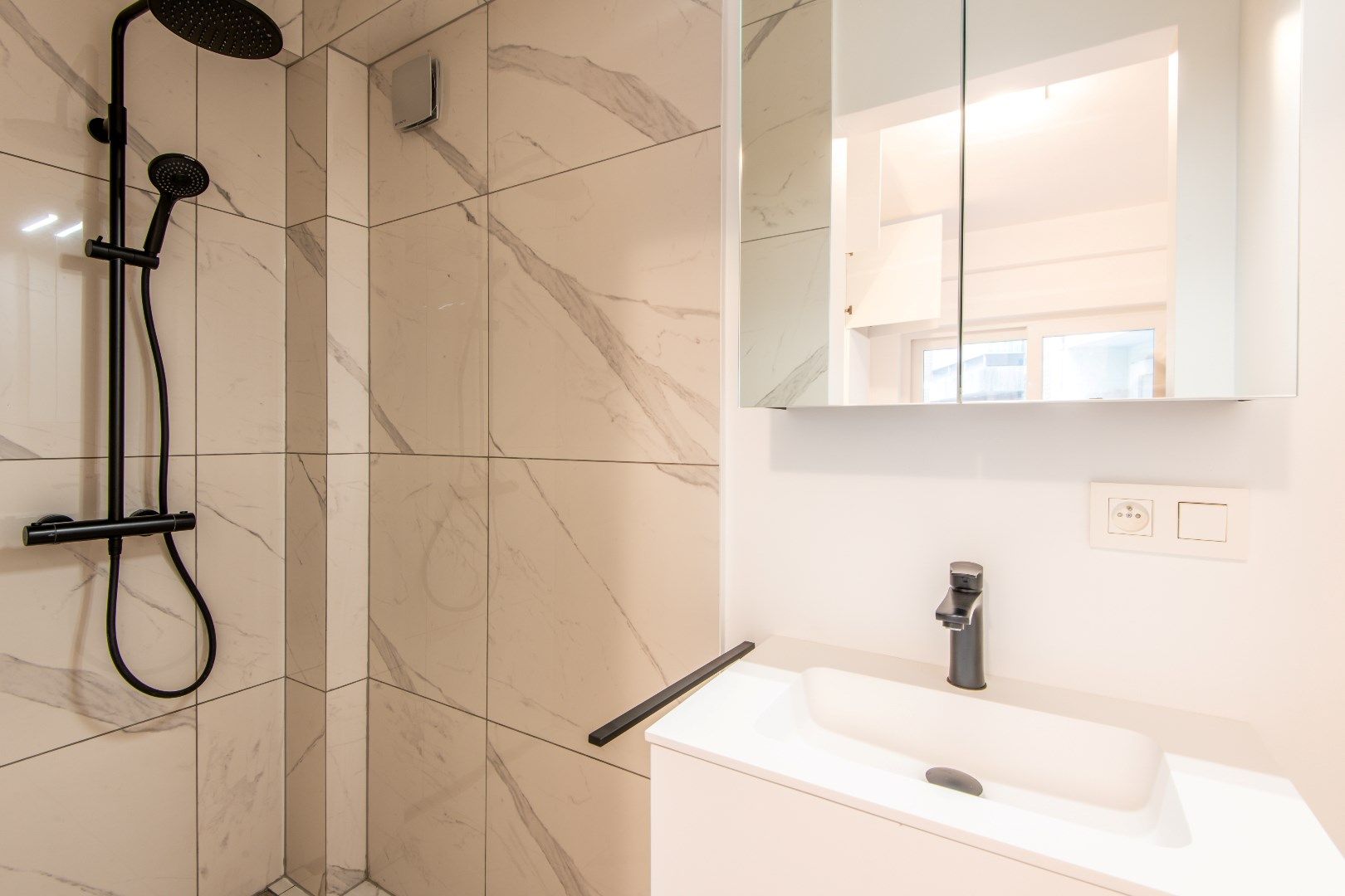 Gerenoveerd appartement met zuid-west oriëntatie gelegen vlakbij de Zeedijk en de Dumortierlaan foto 11