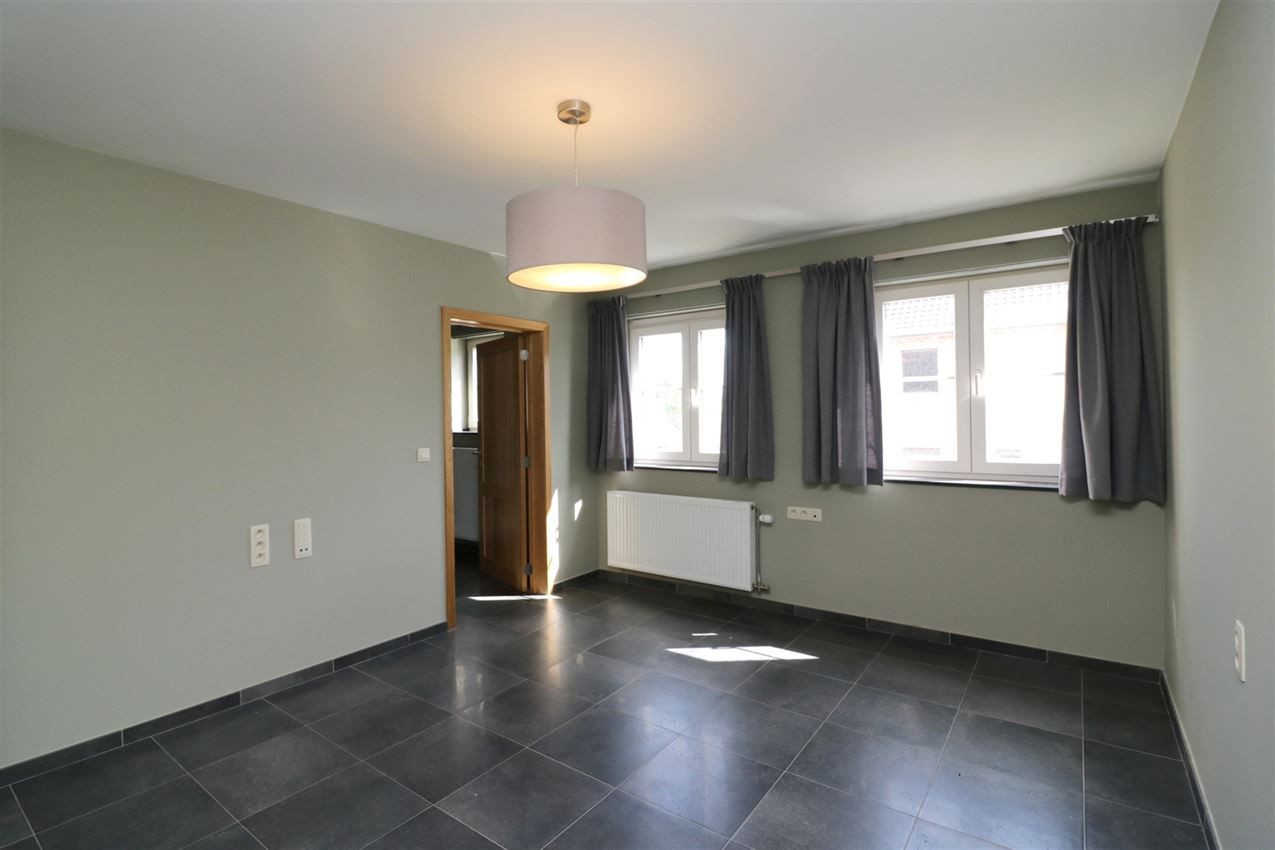 Recente woning met vier slpk, tuin, garage op rustige locatie foto 29