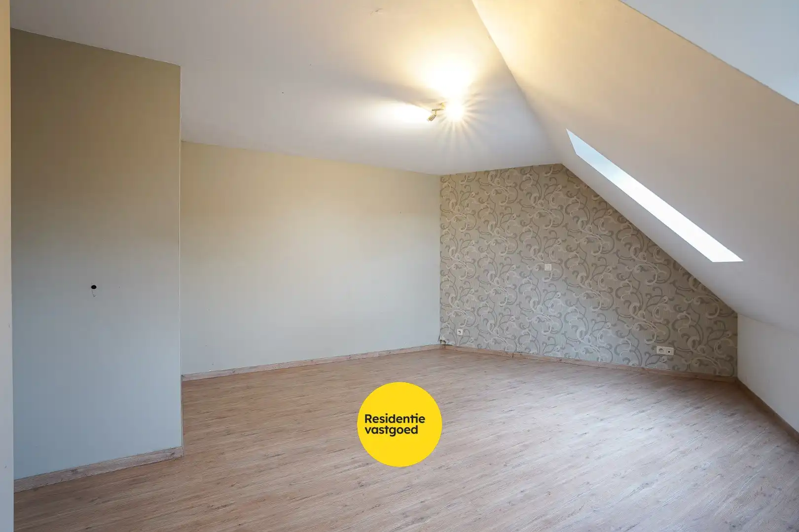 Instapklare duplex (130 m²) in het hart van Eernegem foto 9