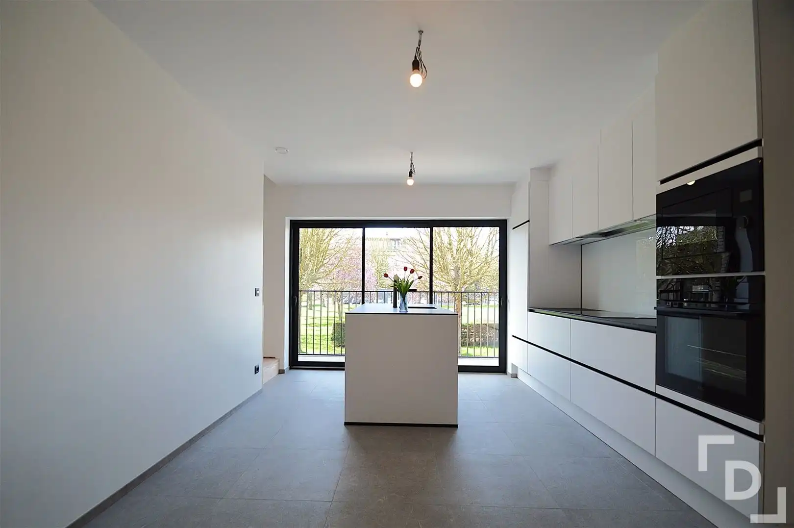 Modern en energiezuinige nieuwbouwwoning in centrum Ieper. foto 8