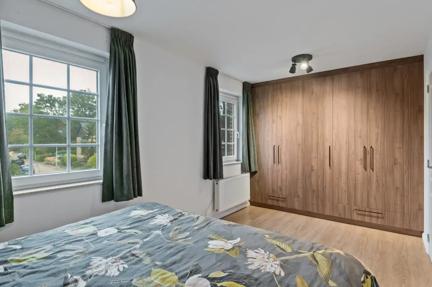 Instapklare, energiezuinige HOB met 4 slpk., carport en groene tuin foto 9
