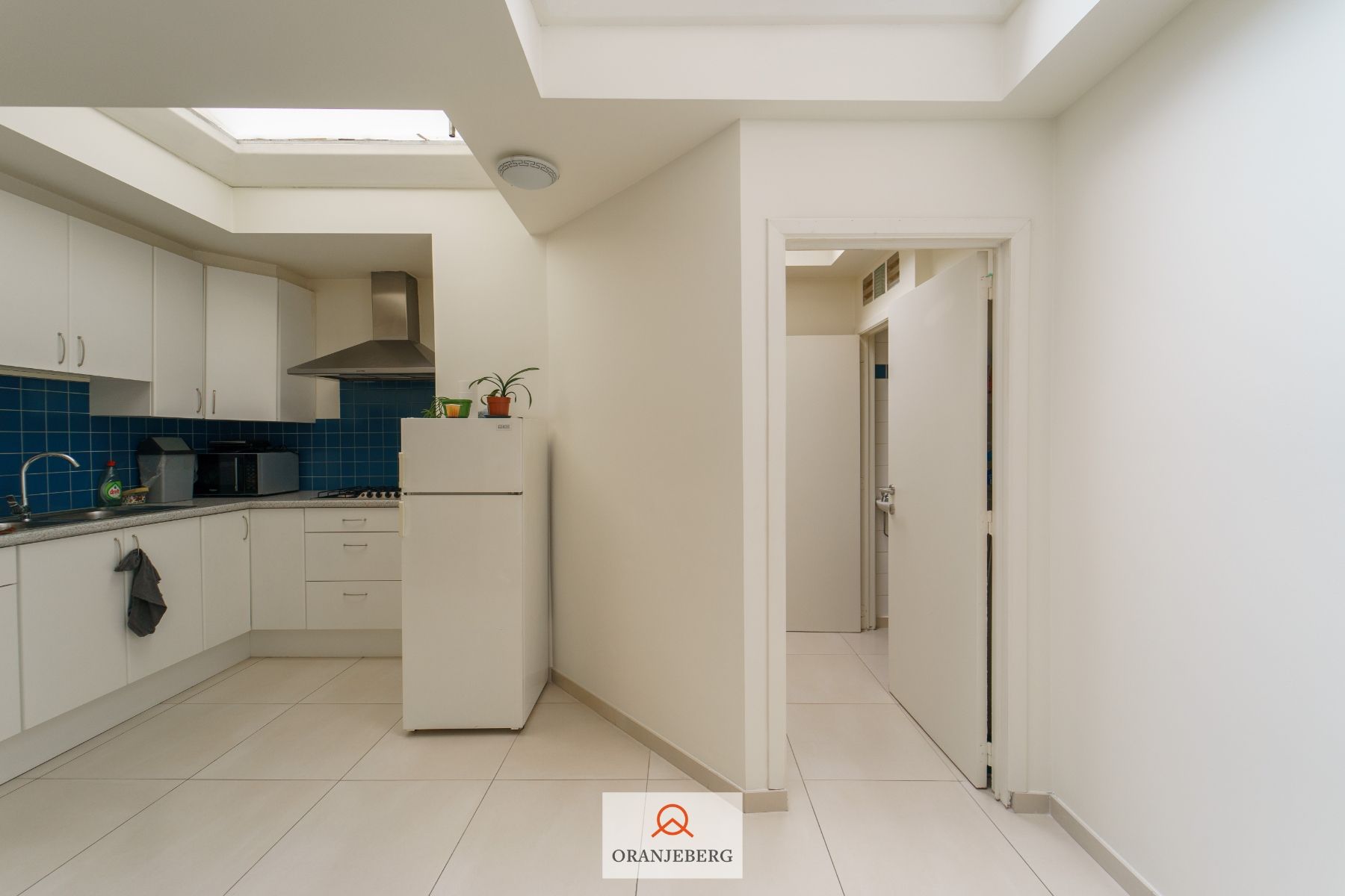 Ruime gerenoveerde burgerwoning nabij de Visserij foto 15