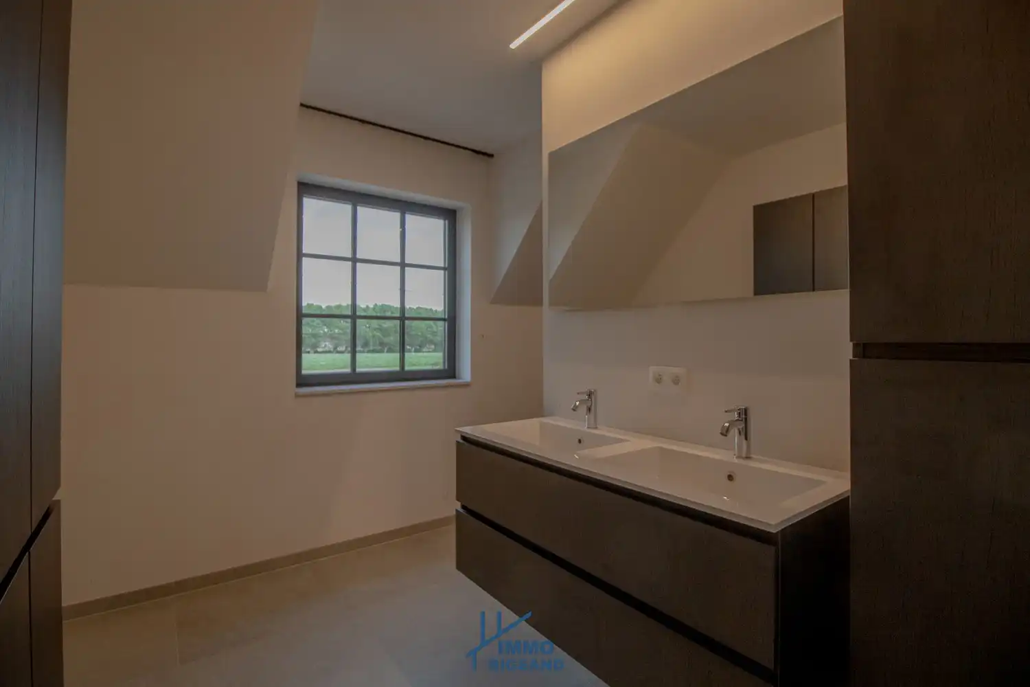 Nieuwbouwvilla te huur met ruime tuin, garage en 4 slaapkamers foto 9