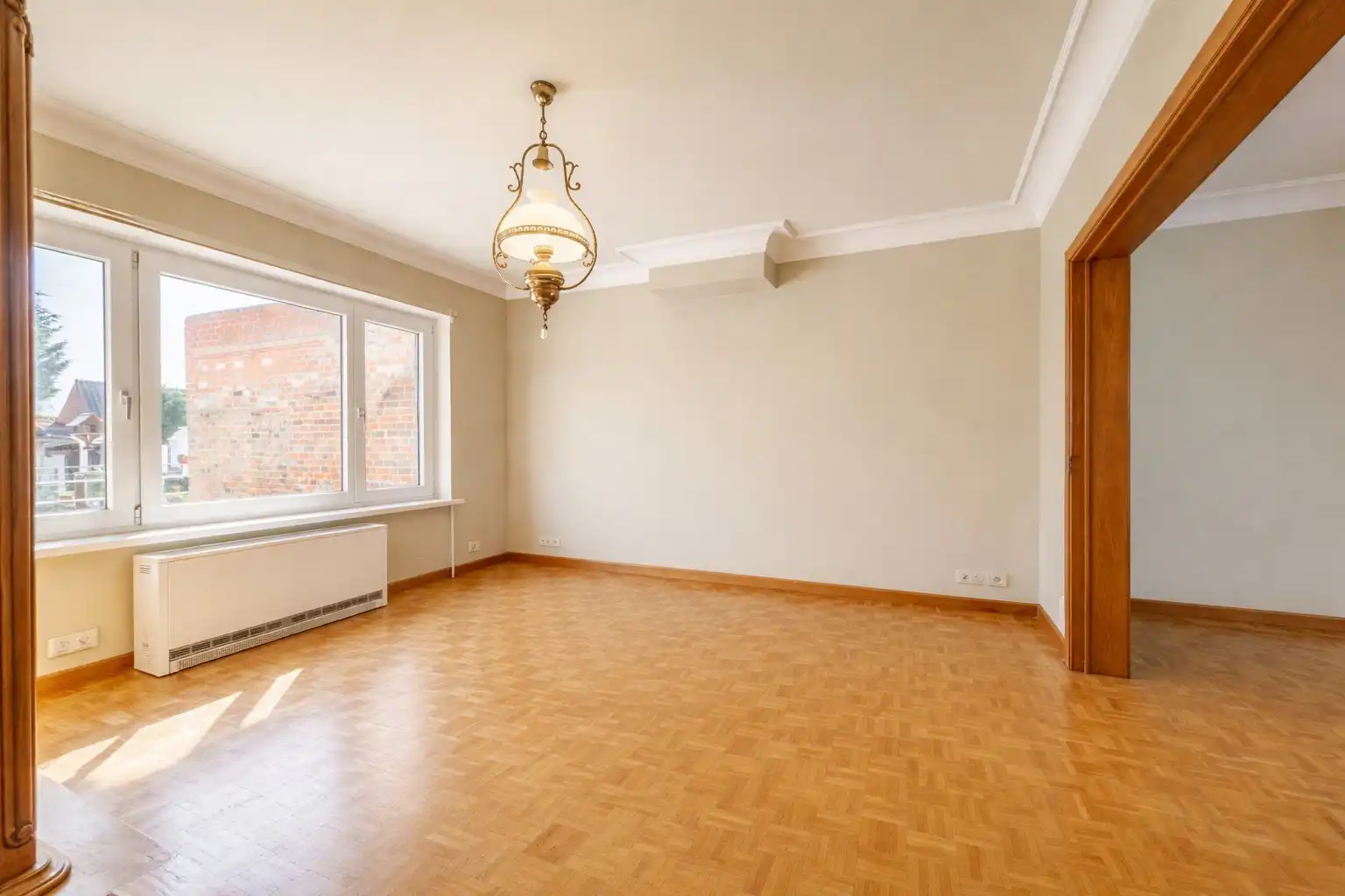 RUSTIG GELEGEN WONING MET DUBBELE GARAGE EN UITWEG!! foto 5