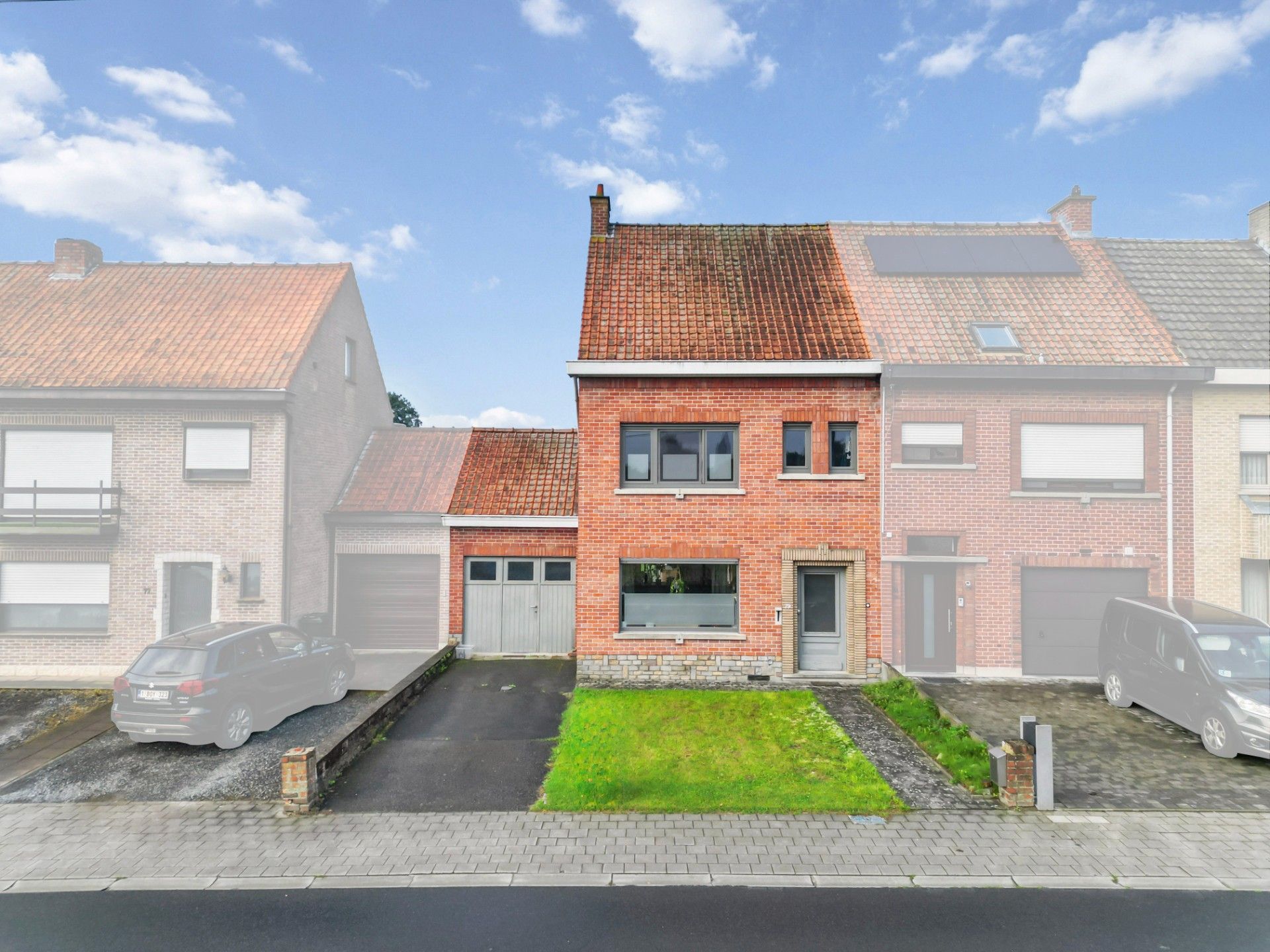 Charmante woning met garage op knappe ligging! foto 1