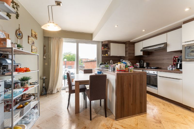 Genoveerd appartementsgebouw met drie appartementen en handelsruimte foto 9