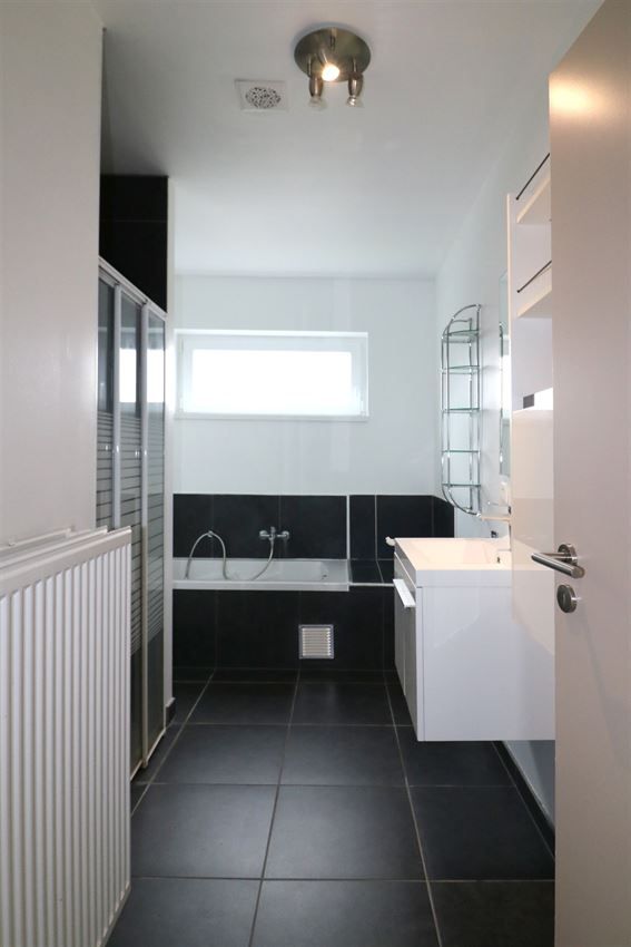 Mooi en landelijk, heel recent, 3 slpk., terras en tuin  foto 26