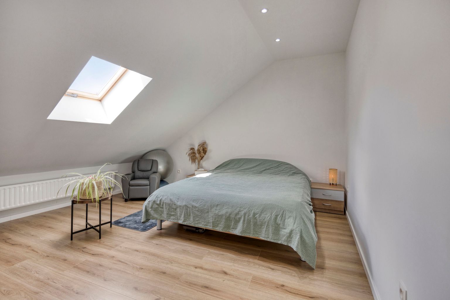 Volledig gerenoveerde rijwoning met stadstuin in Tienen foto 19