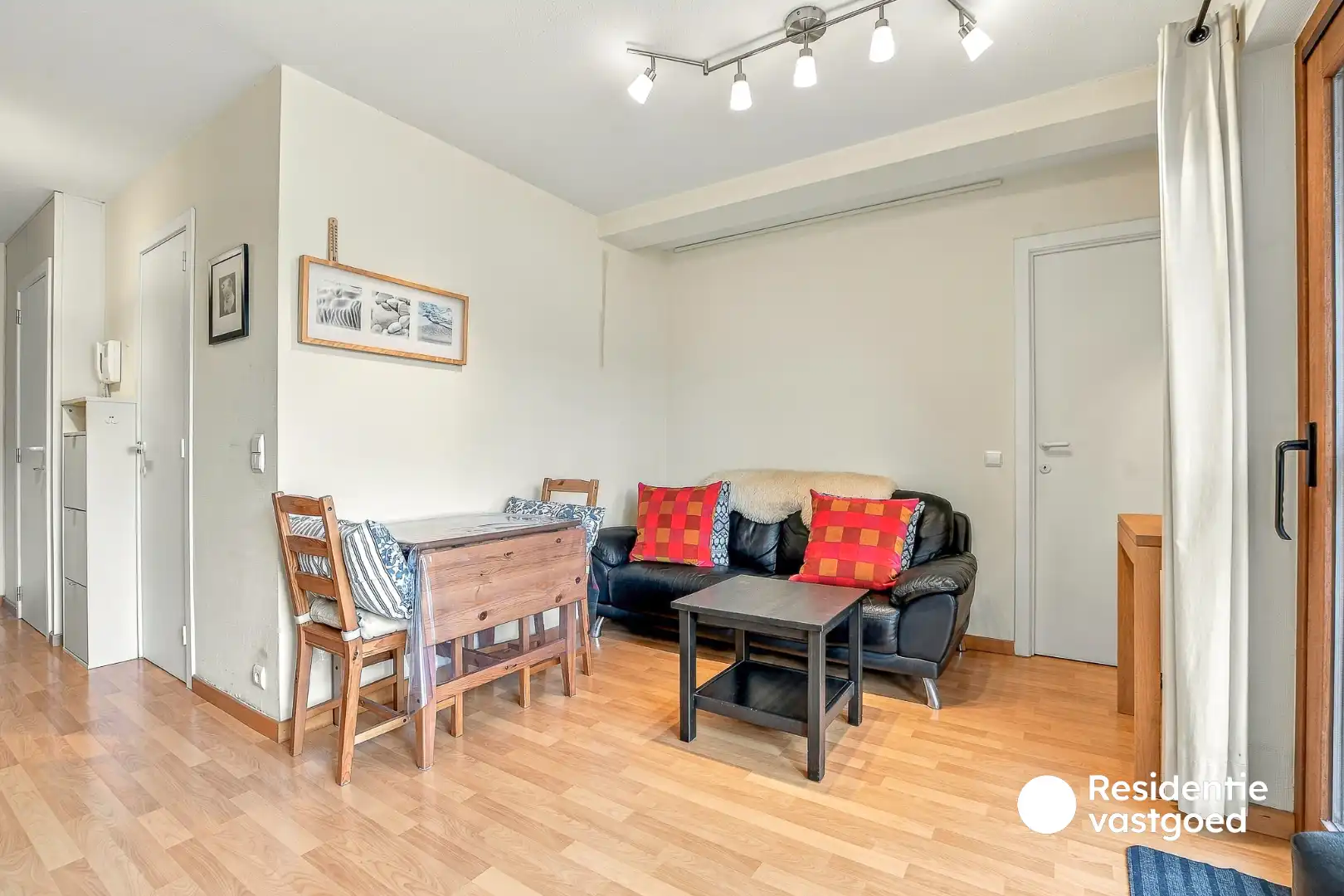 Instapklaar éénslaapkamerappartement met terras en zwembad te Bredene! foto 4