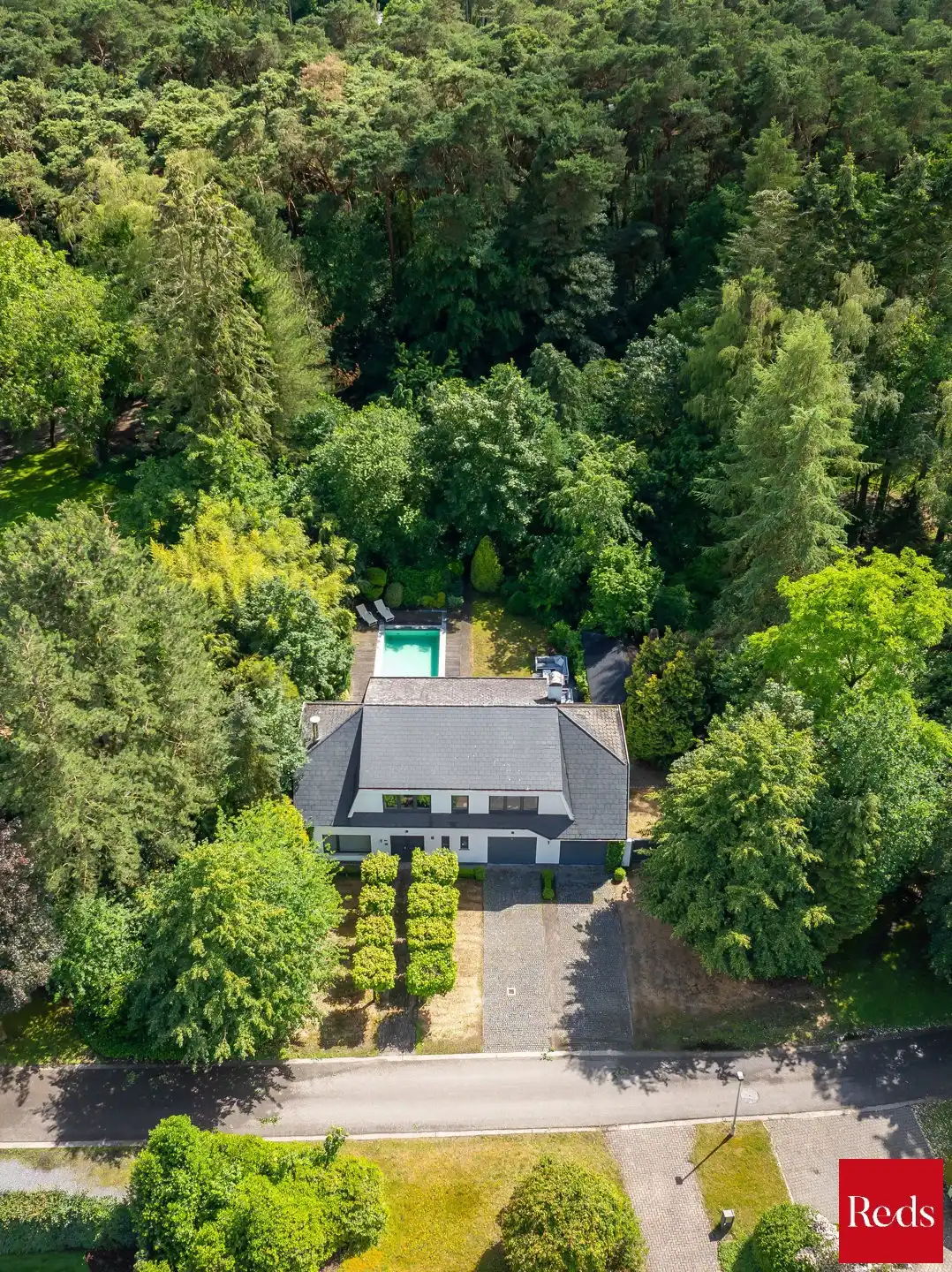 Instapklare villa met zwembad in groene omgeving foto 27