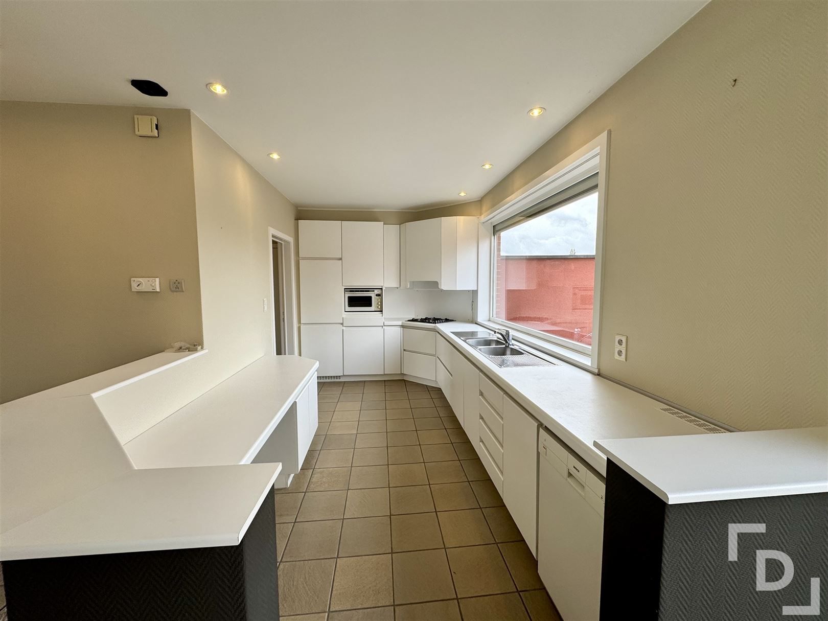 Ruime handelszaak met woonst & verhuurd appartement te koop in Poelkapelle. foto 46