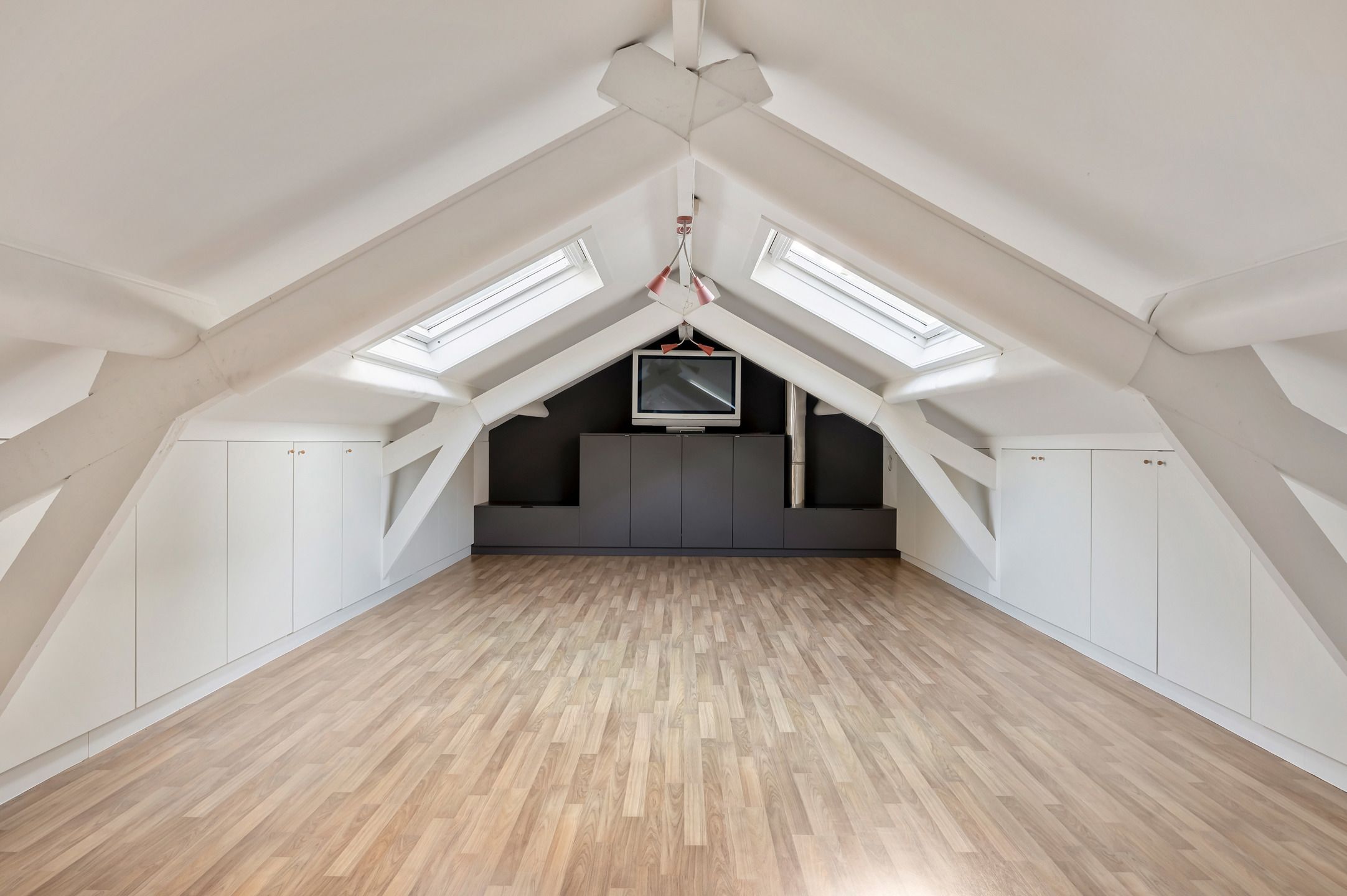 Ruime architecturale villa met 5 slaapkamers  foto 40