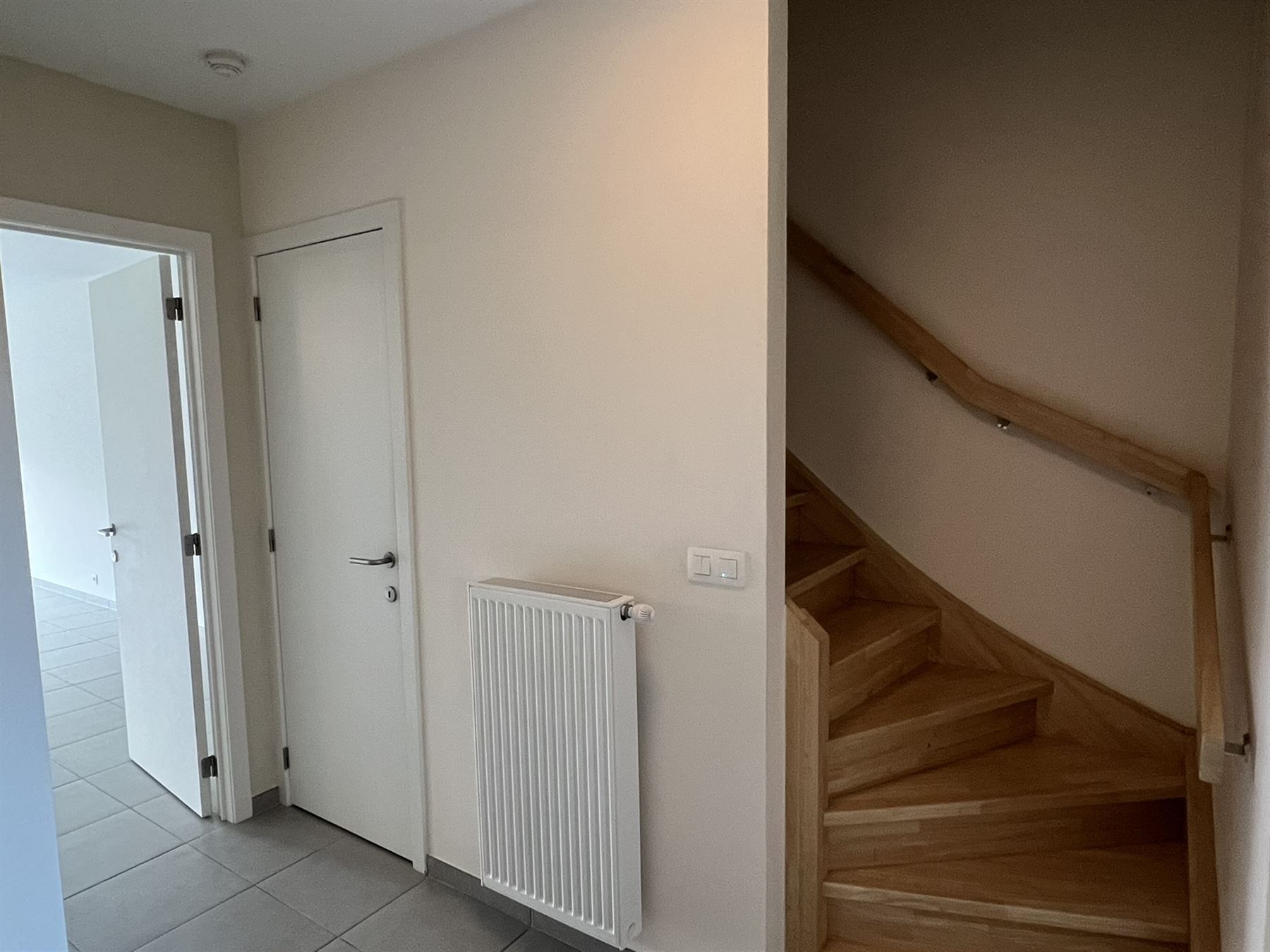 Goed uitgeruste ruime  nieuwbouwwoning foto 7