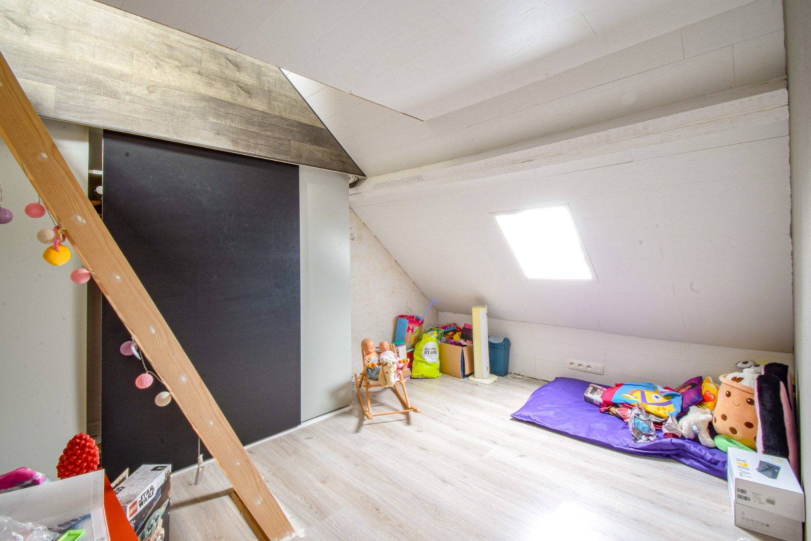 Ruime gezinswoning met 4 slaapkamers, tuin en garage – ideaal renovatieproject te Lombardsijde foto 4