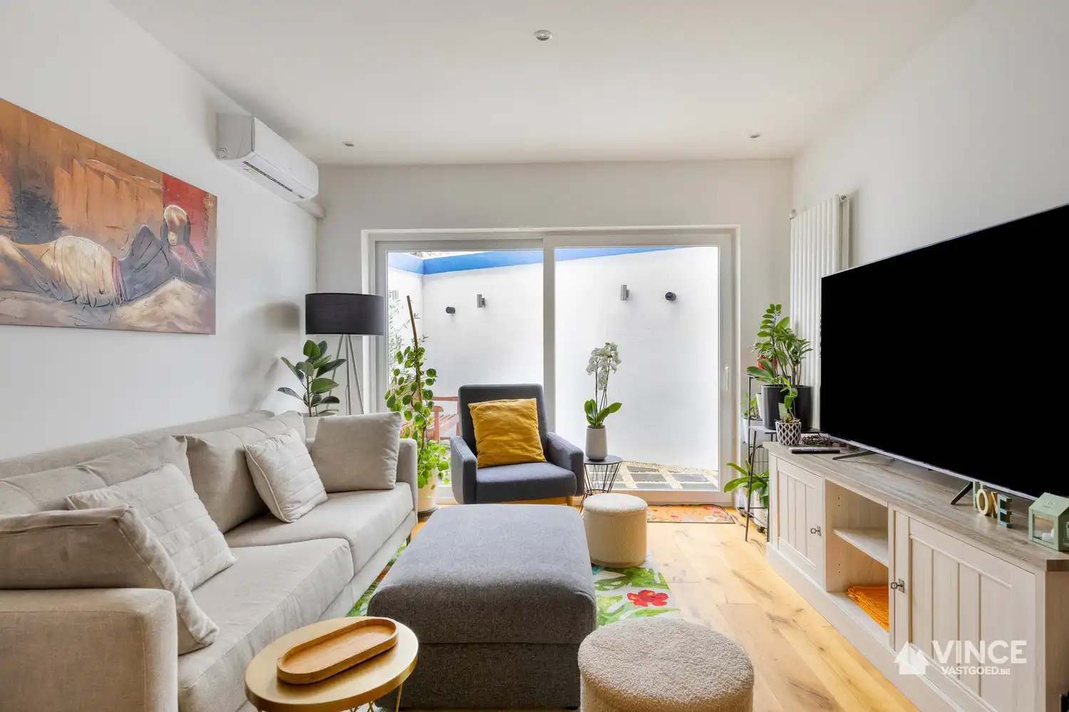 Volledig gerenoveerde en instapklare woning met terras foto 4