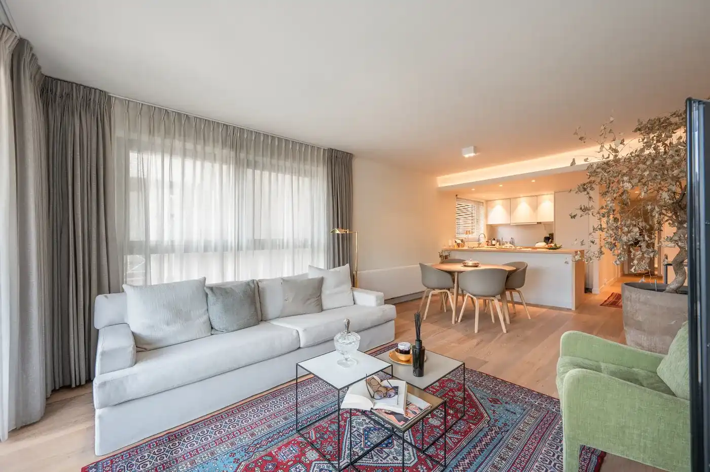 Instapklaar hoekappartement met zonnige oriëntatie op een centrale ligging in Knokke - groot zonneterras aanwezig foto 3