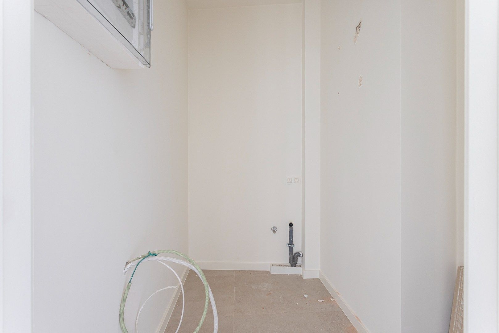 Volledig gerenoveerd (vernieuwbouw) 3-slaapkamer appartement met terras! foto 9