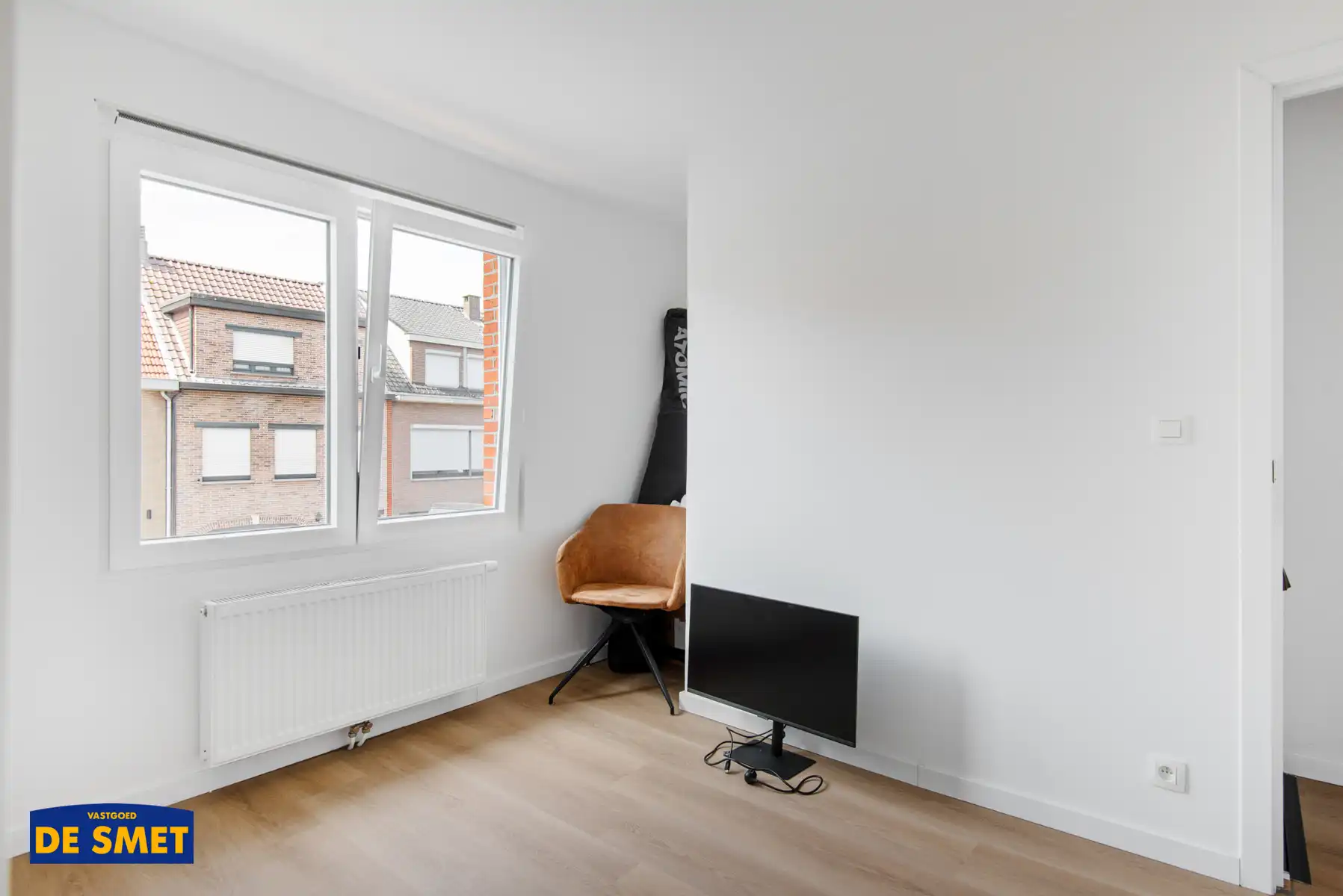 Volledig vernieuwde halfopen bebouwing met koer en garage foto 17