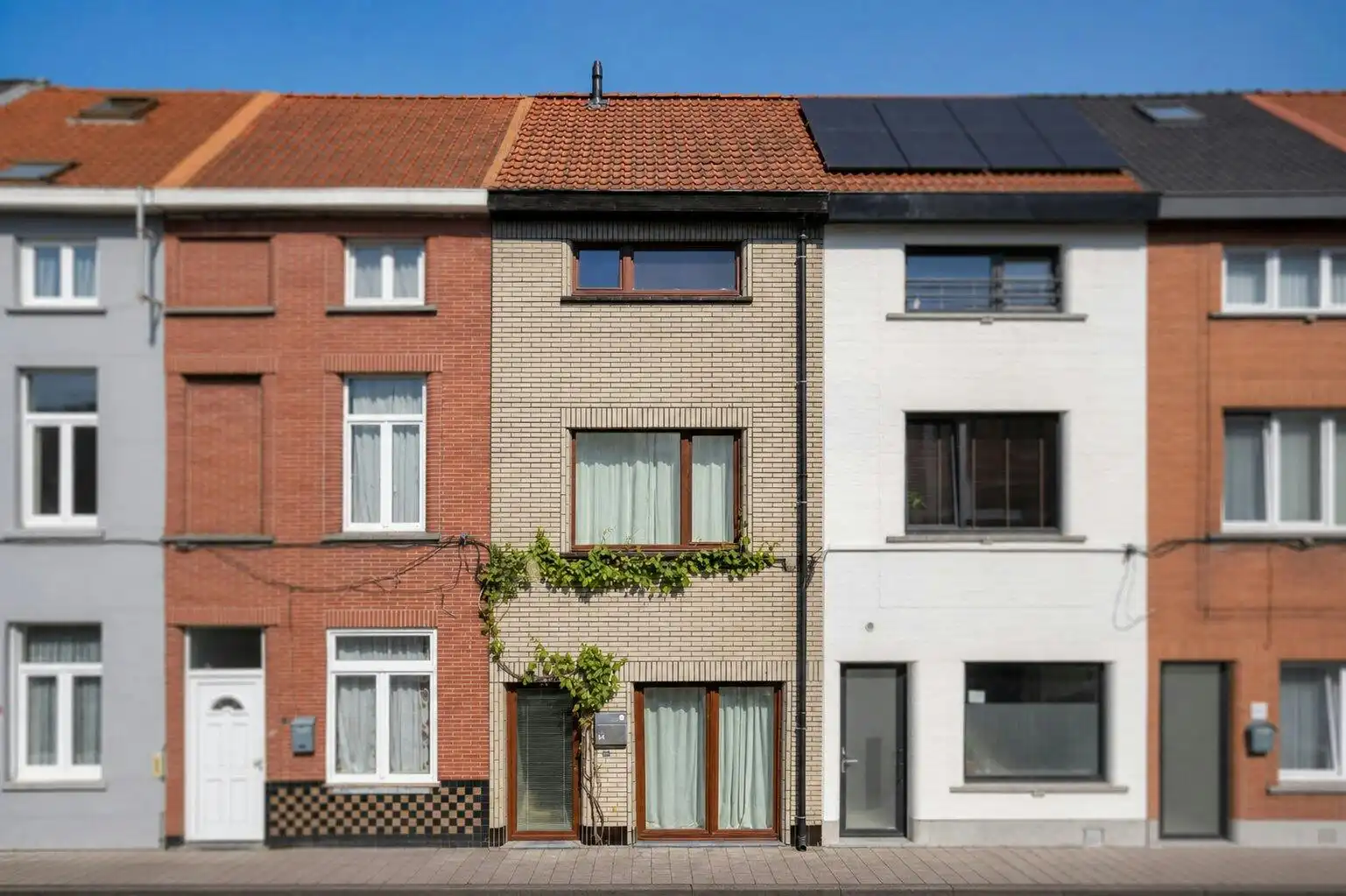 Architecturale stadswoning met minimalistische flair foto 20