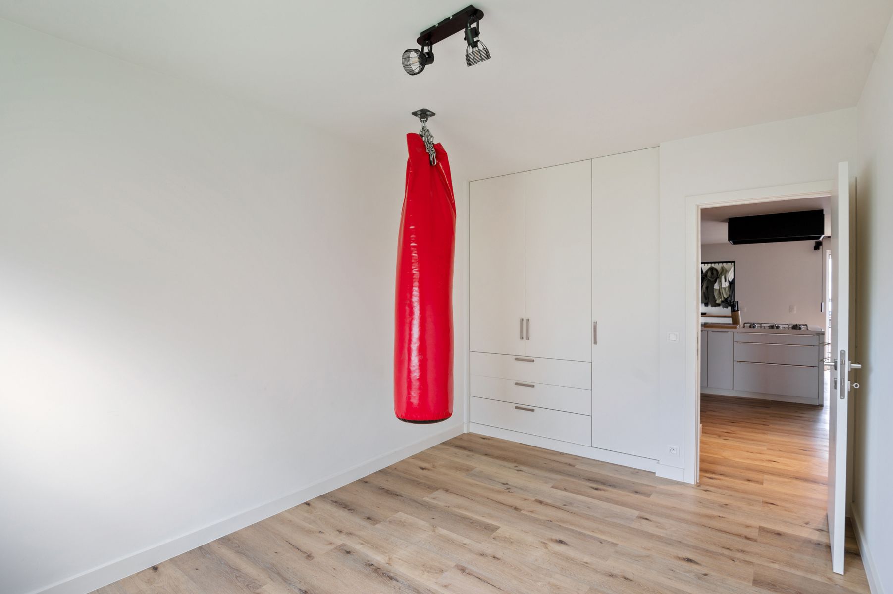 Instapklaar, lichtrijk gelijkvloersappartement met terras op topligging foto 16