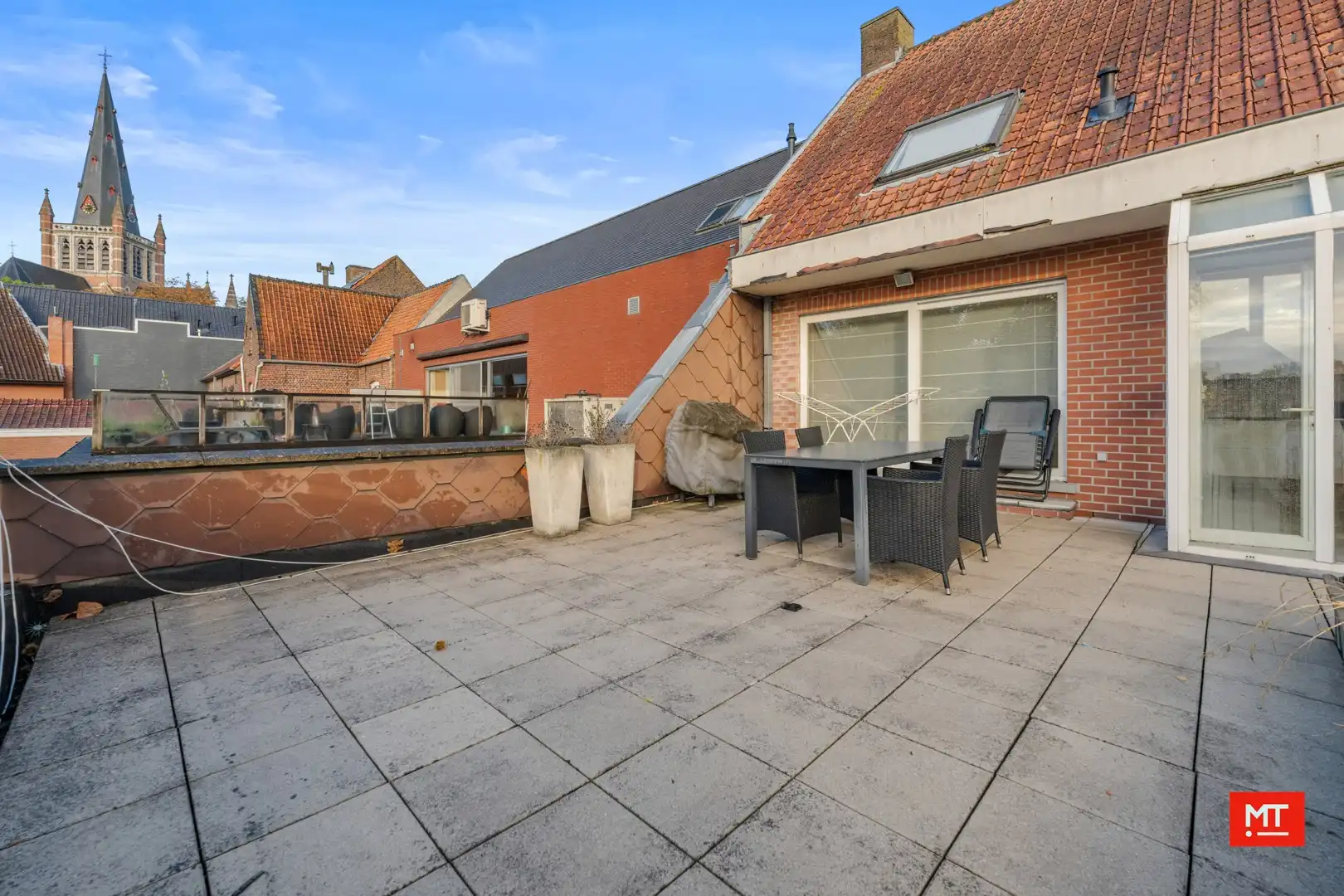 Bijzonder ruim gebouw met tal van mogelijkheden en uitweg, te koop in de dorpskern van Dadizele foto 17