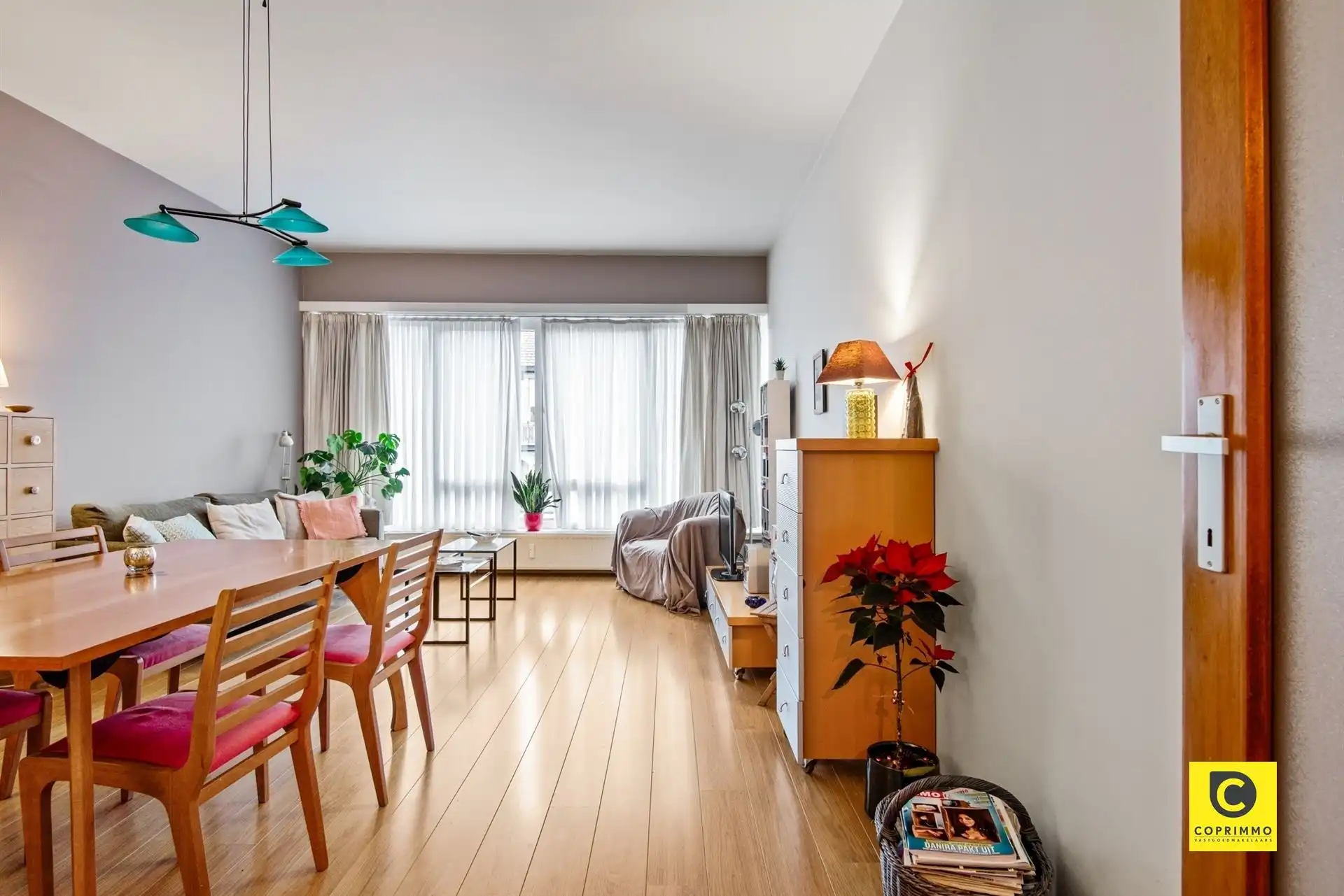 Lichtrijk 2 slpk app met 2 terrassen te Pulhof! foto 3