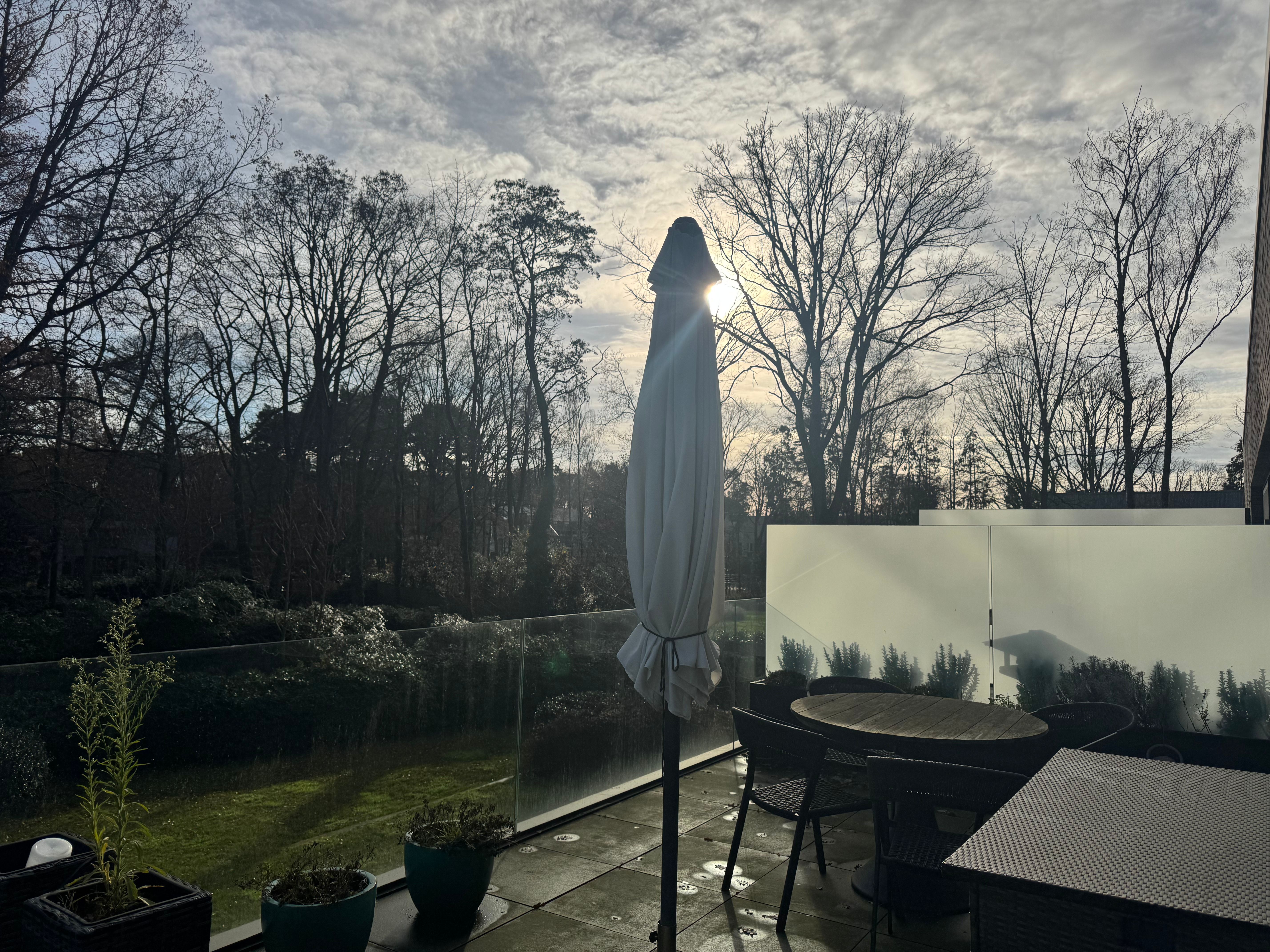 Gezellig appartement met 1 slaapkamer en een groot terras in Genk foto 13