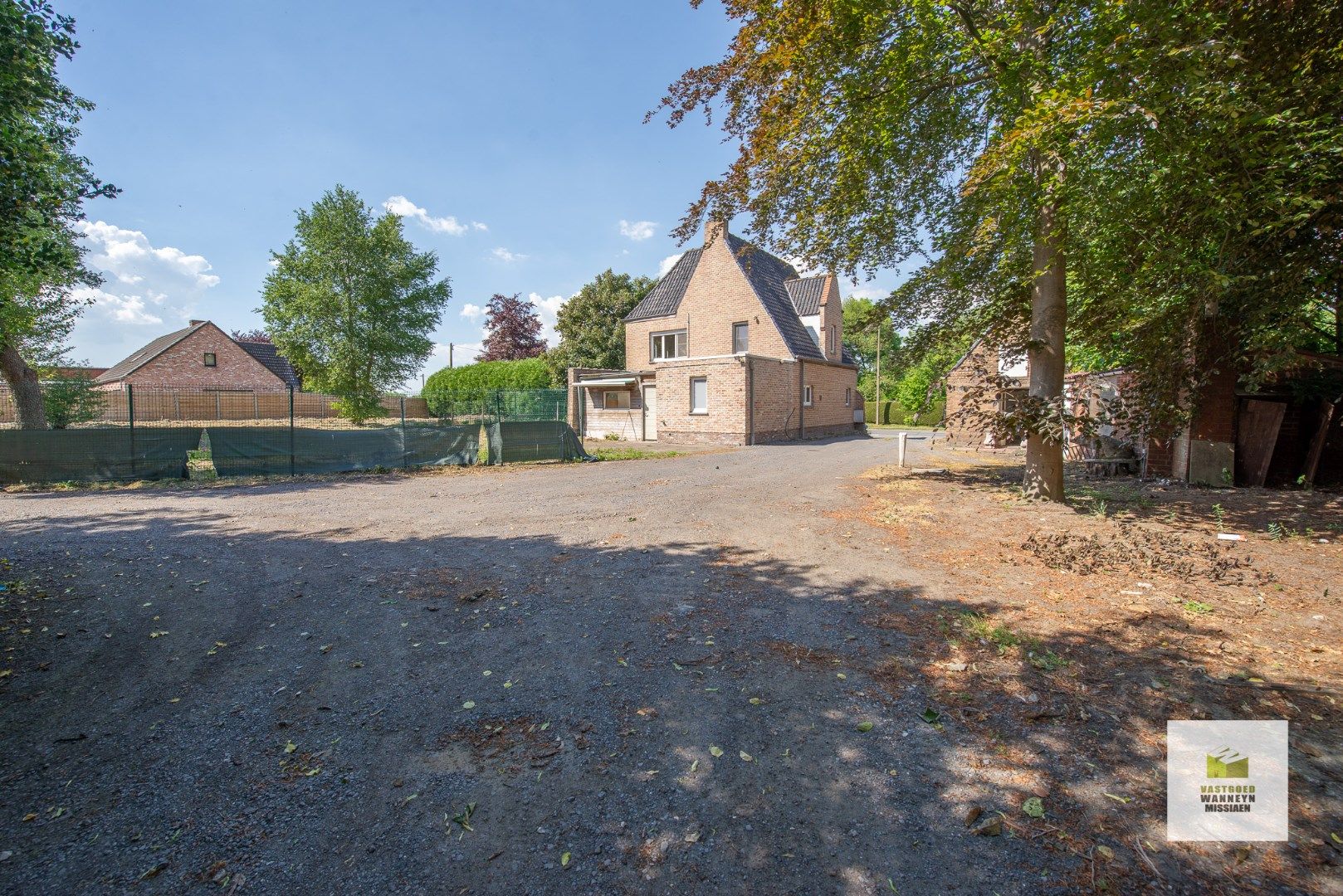 Hoeve met 2 varkensstallen en 1 hangar op 3.869 m2 foto 18