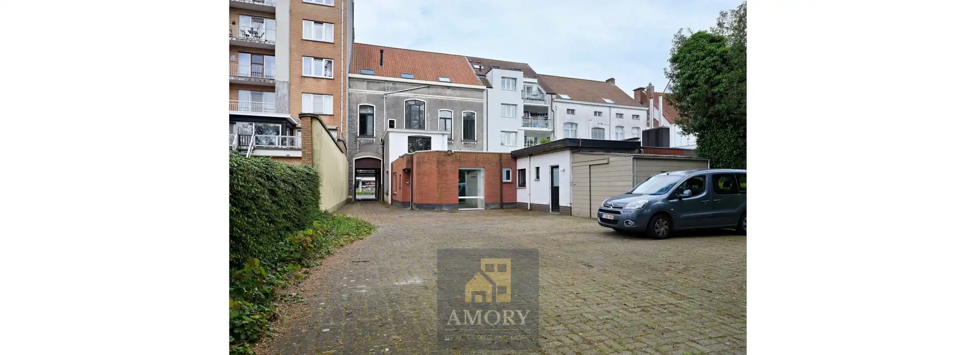 Historische notariswoning in het centrum van Eeklo foto 9