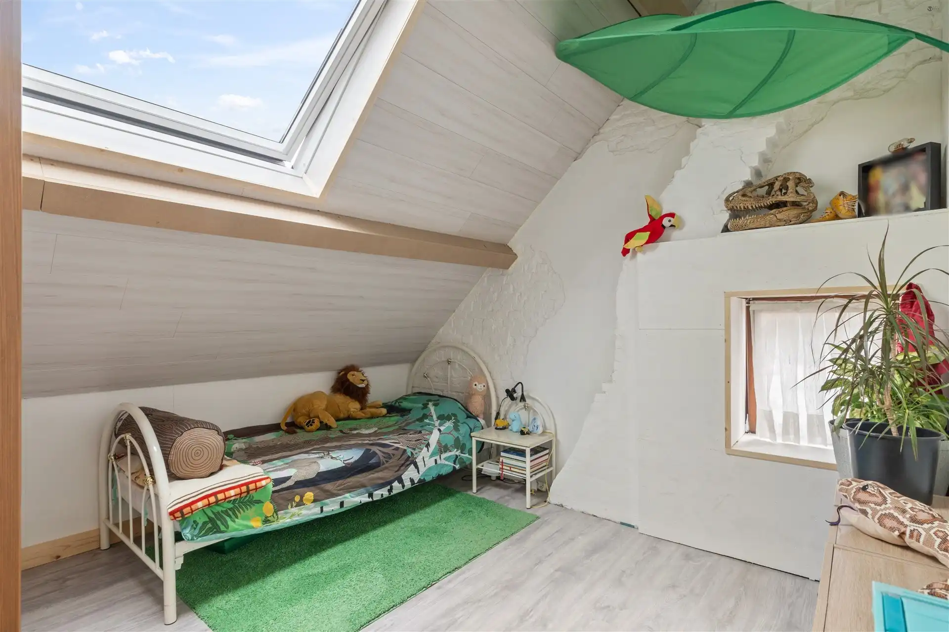 verzorgde woning met brede oprit en garage foto 12