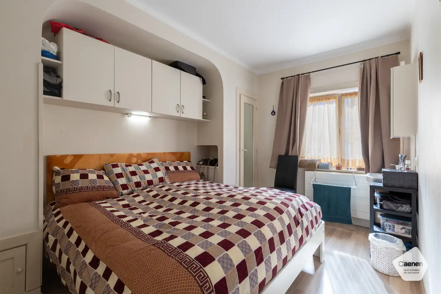 Ruim karakterappartement met 4 slaapkamers, gelegen in historisch pand foto 7