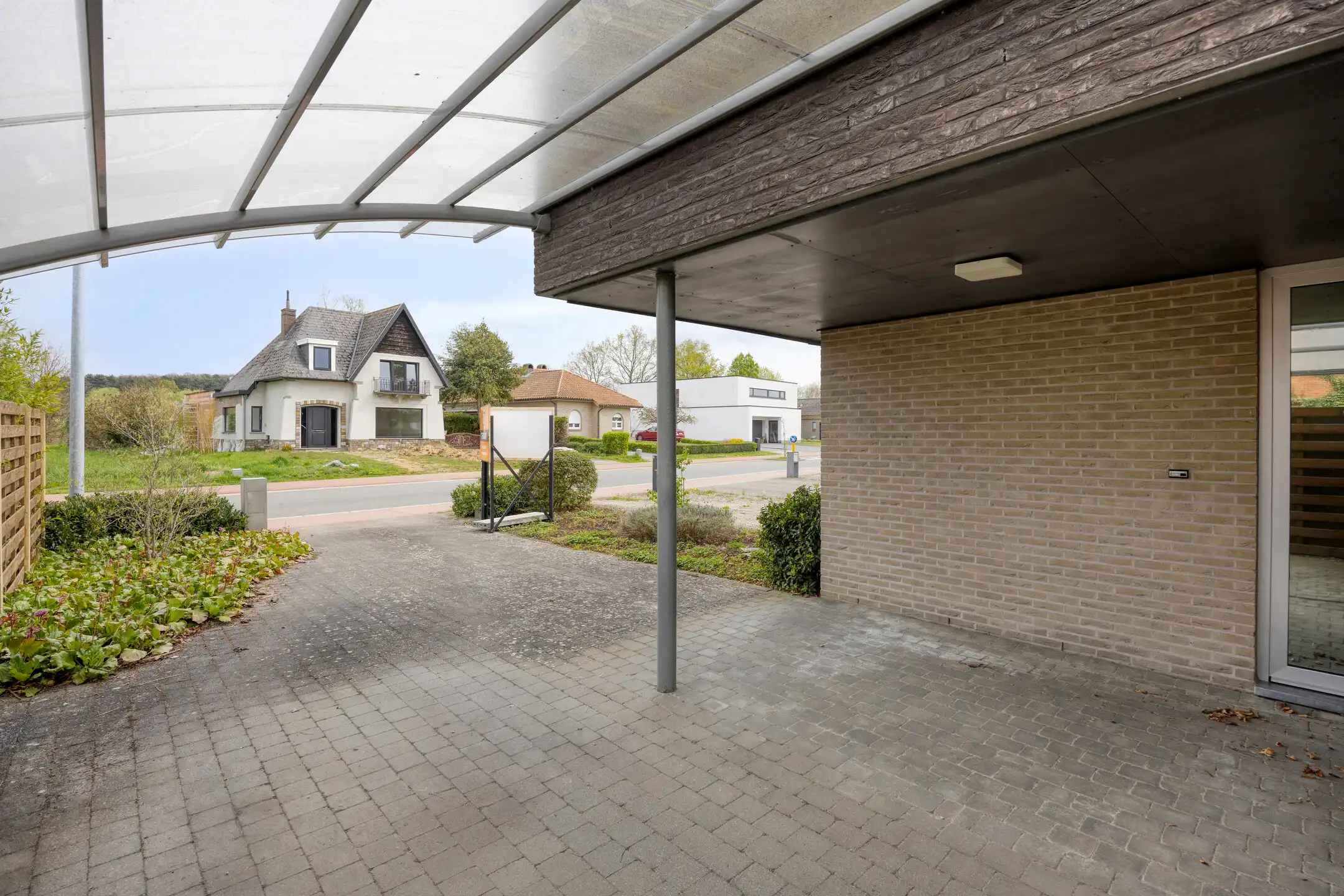 Moderne halfopenbebouwing op een rustige centrale locatie foto 23