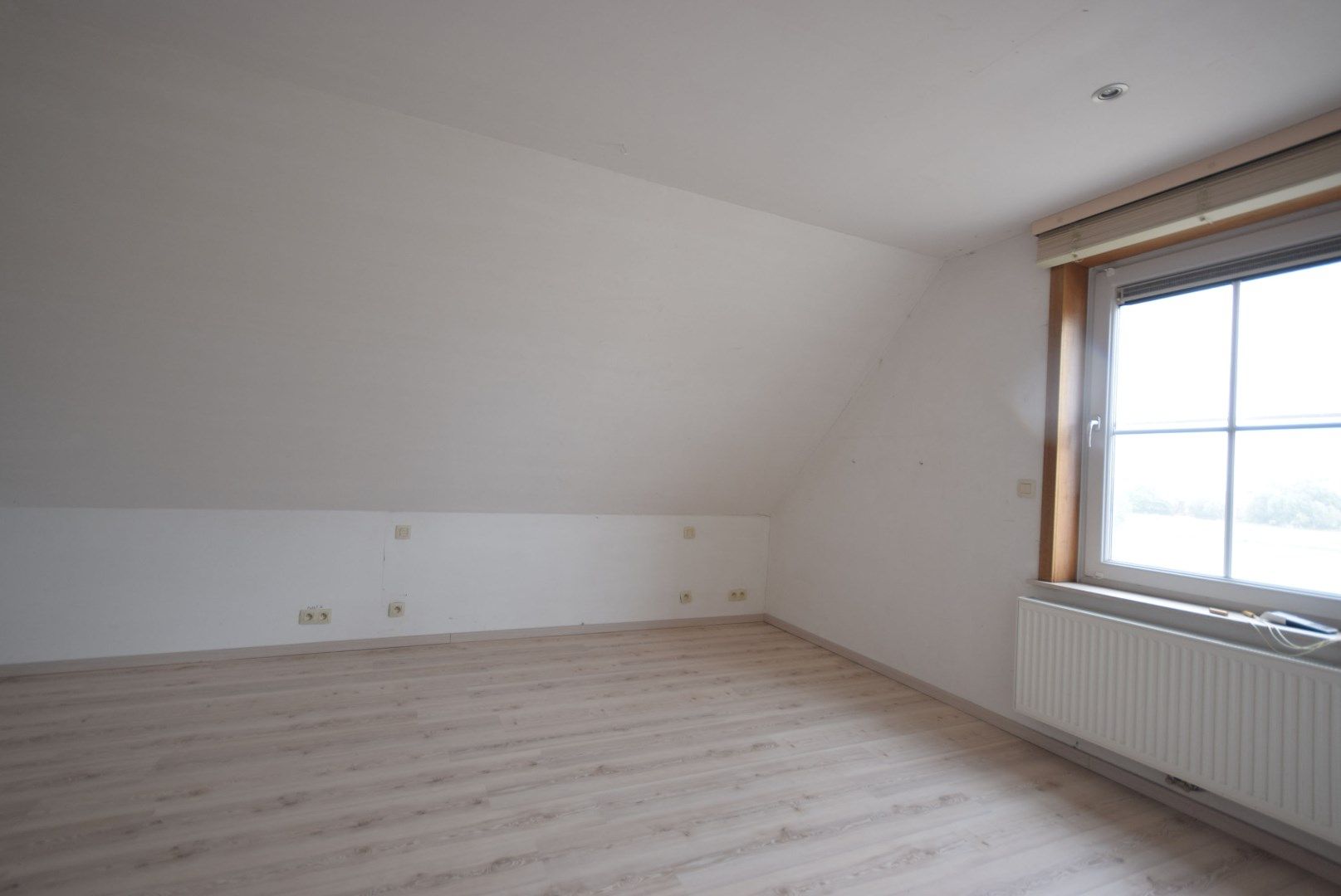 Halfopen bebouwing in landelijke stijl met ruime garage en tuin met groot terras foto 7