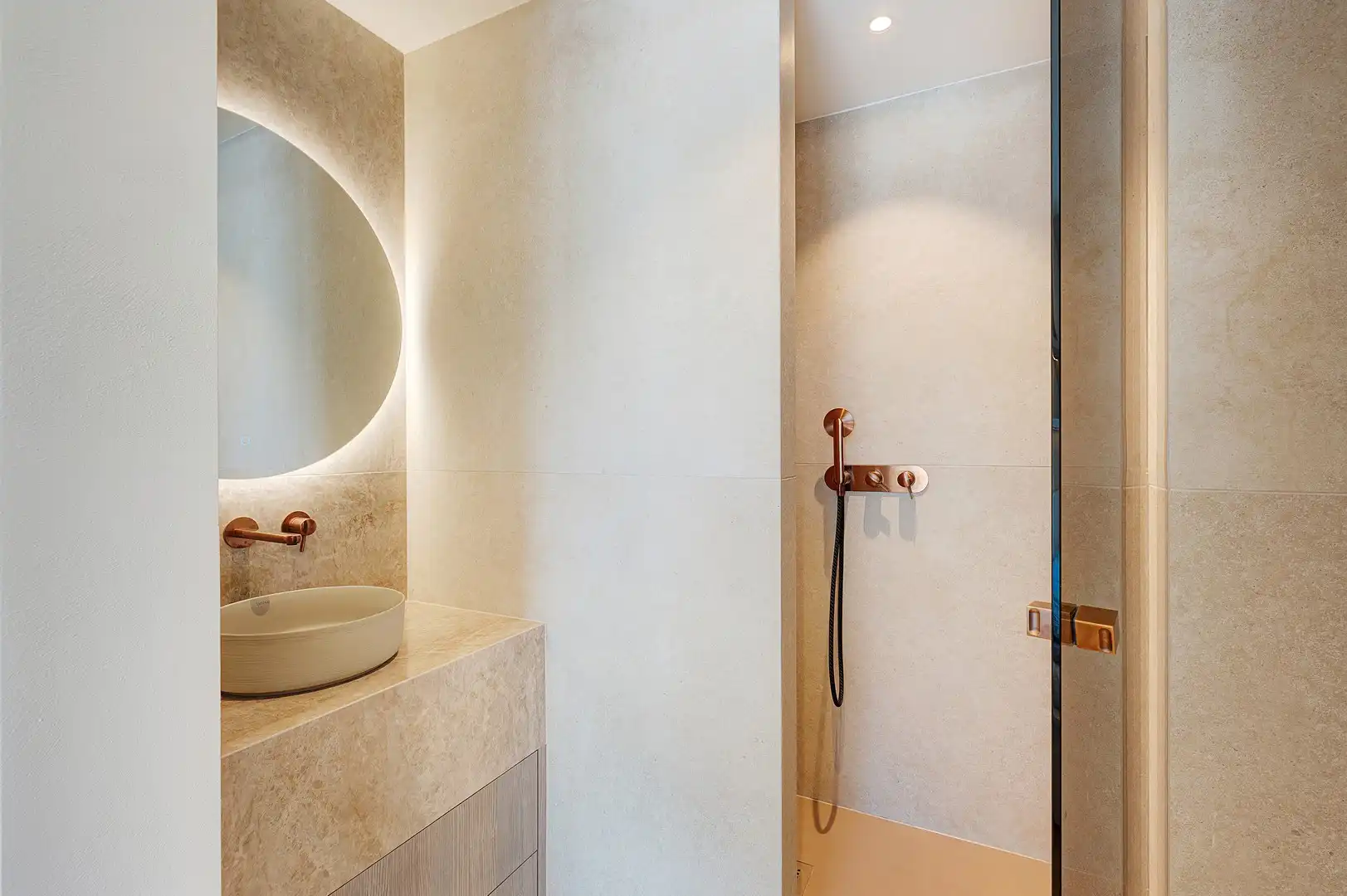 Prachtig gerenoveerd duplex hoekappartement nabij de Lippenslaan. foto 20