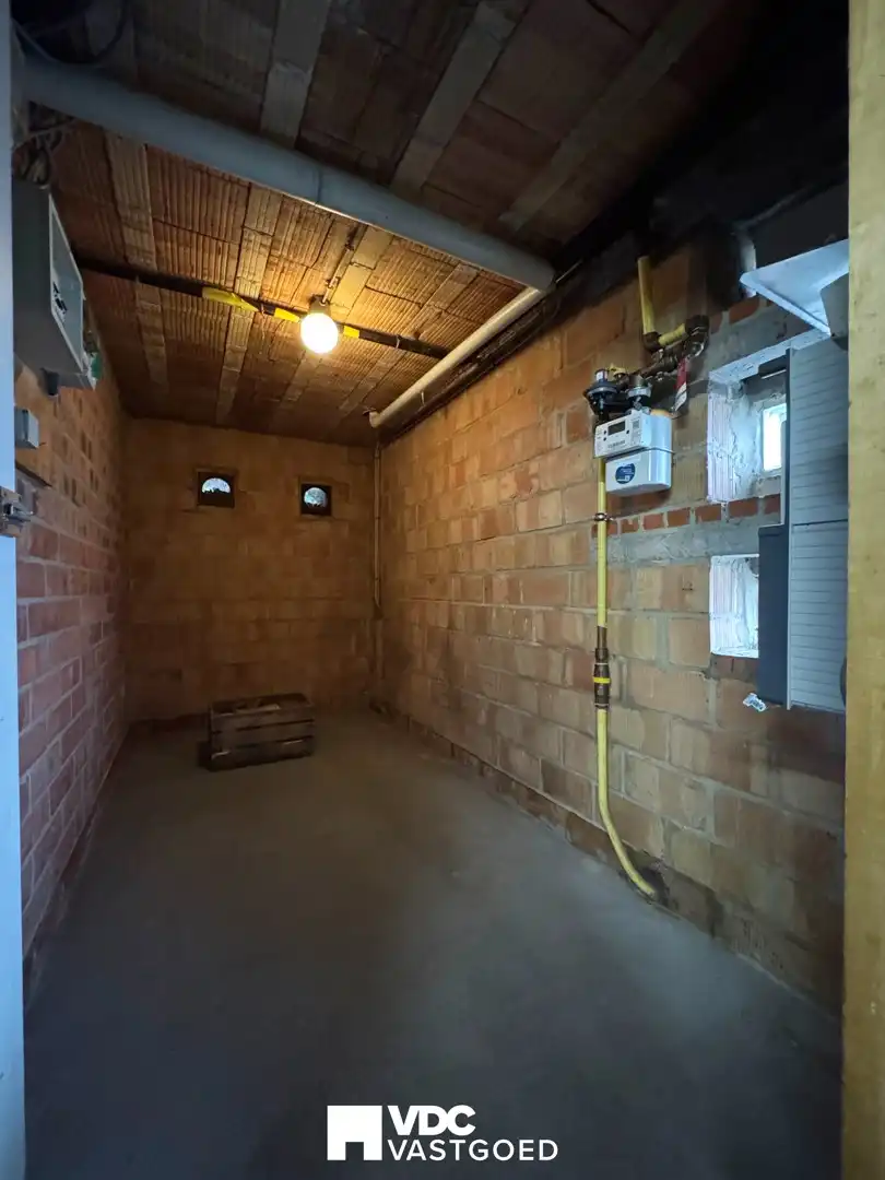 Ruime open bebouwing met prachtige tuin en veel potentieel foto 23