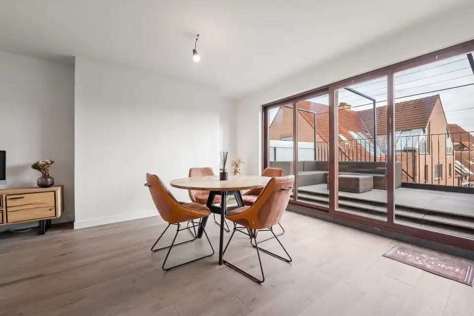 MOOI DAKAPPARTEMENT MET UNIEK TERRAS IN SINT-TRUIDEN foto 4