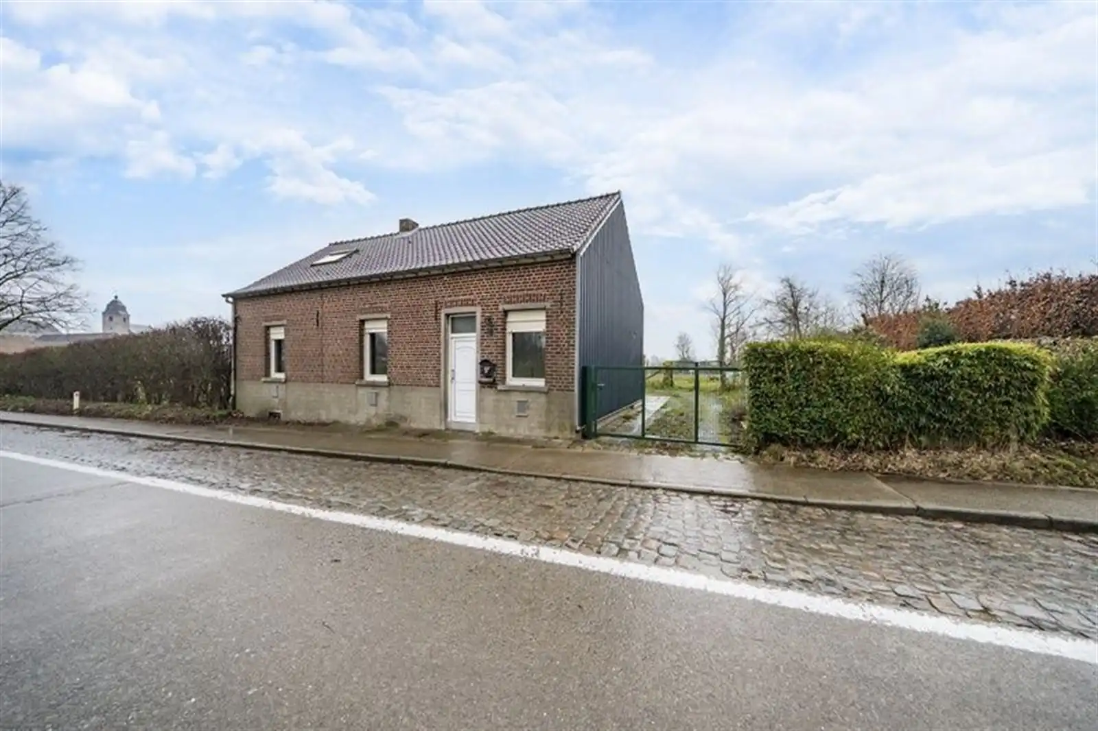 Woning met tuin en weiden foto 20