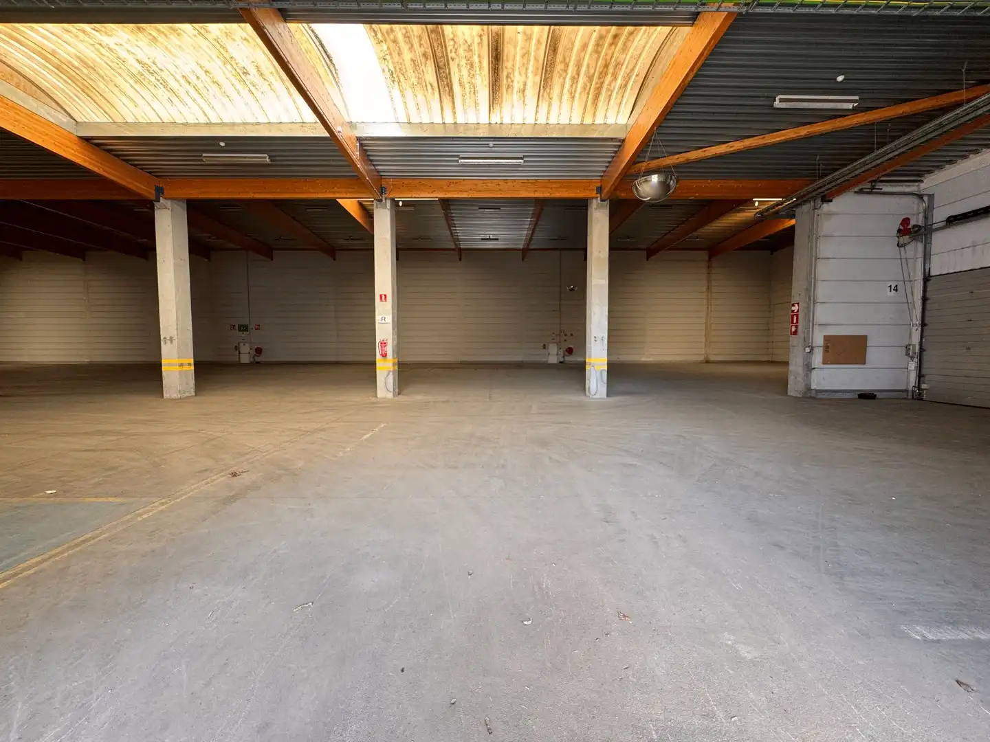 Logistiek magazijn (4.025 m²) op amper 2 min. van de A10 foto 12