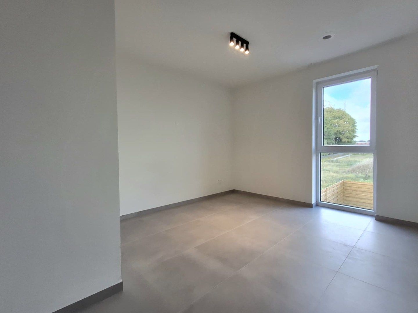 RUSTIG GELEGEN NIEUWBOUWWONING MET LUXE-AFWERKING | CARPORT | TUIN & 3 SLPKS IN HARTJE DENTERGEM foto 11