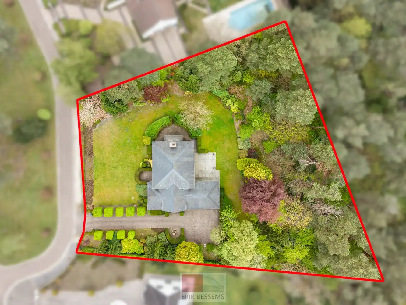 Exclusieve villa met natuurleien dak, gelegen op een unieke toplocatie in het prachtige Maasmechelen, gelegen op een perceel van 3295m². foto 29