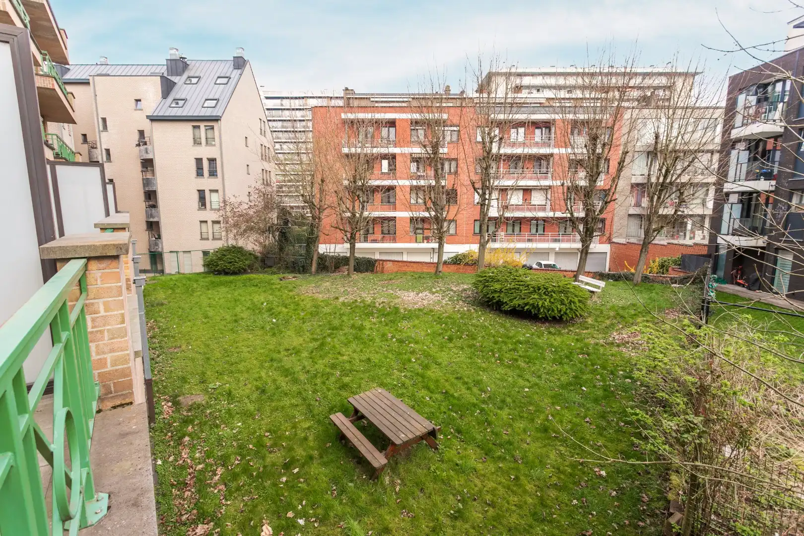 Instapklaar appartement met 2 slaapkamers, 2 balkons en autostaanplaats foto 14