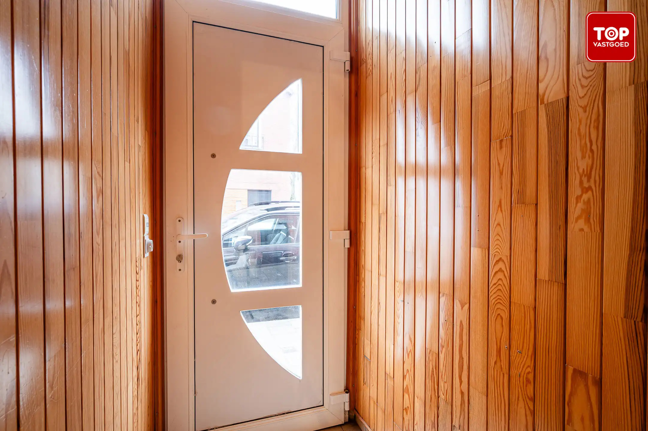Te renoveren woning met 4 slaapkamers en leuke stadstuin. foto 3