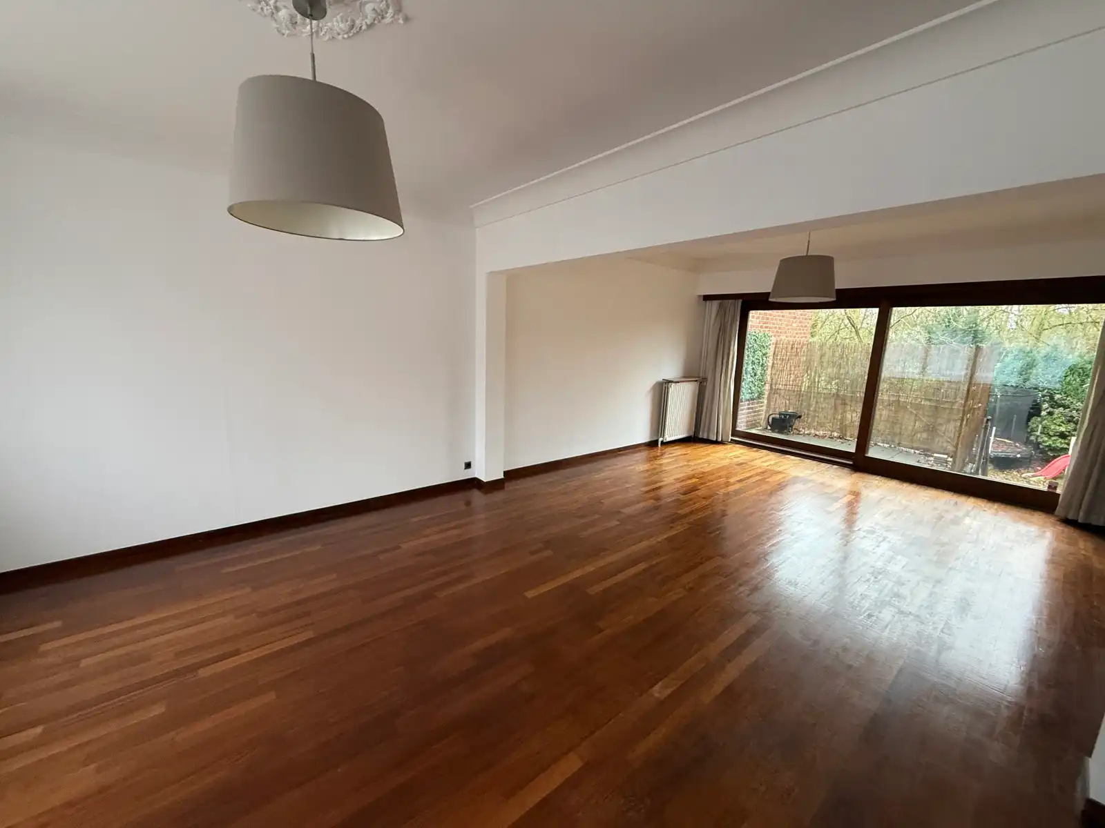 Ruime woning met 4 slaapkamers, garage en tuin in Dilbeek foto 3