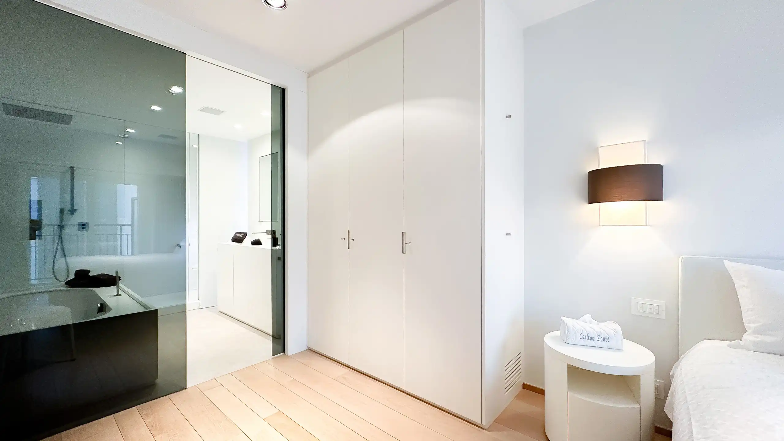 Uitzonderlijk appartement in de iconische residentie Carlton foto 24