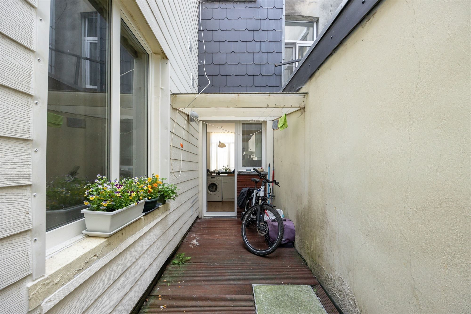 Karaktervolle burgerwoning met potentieel in geliefde buurt foto 7